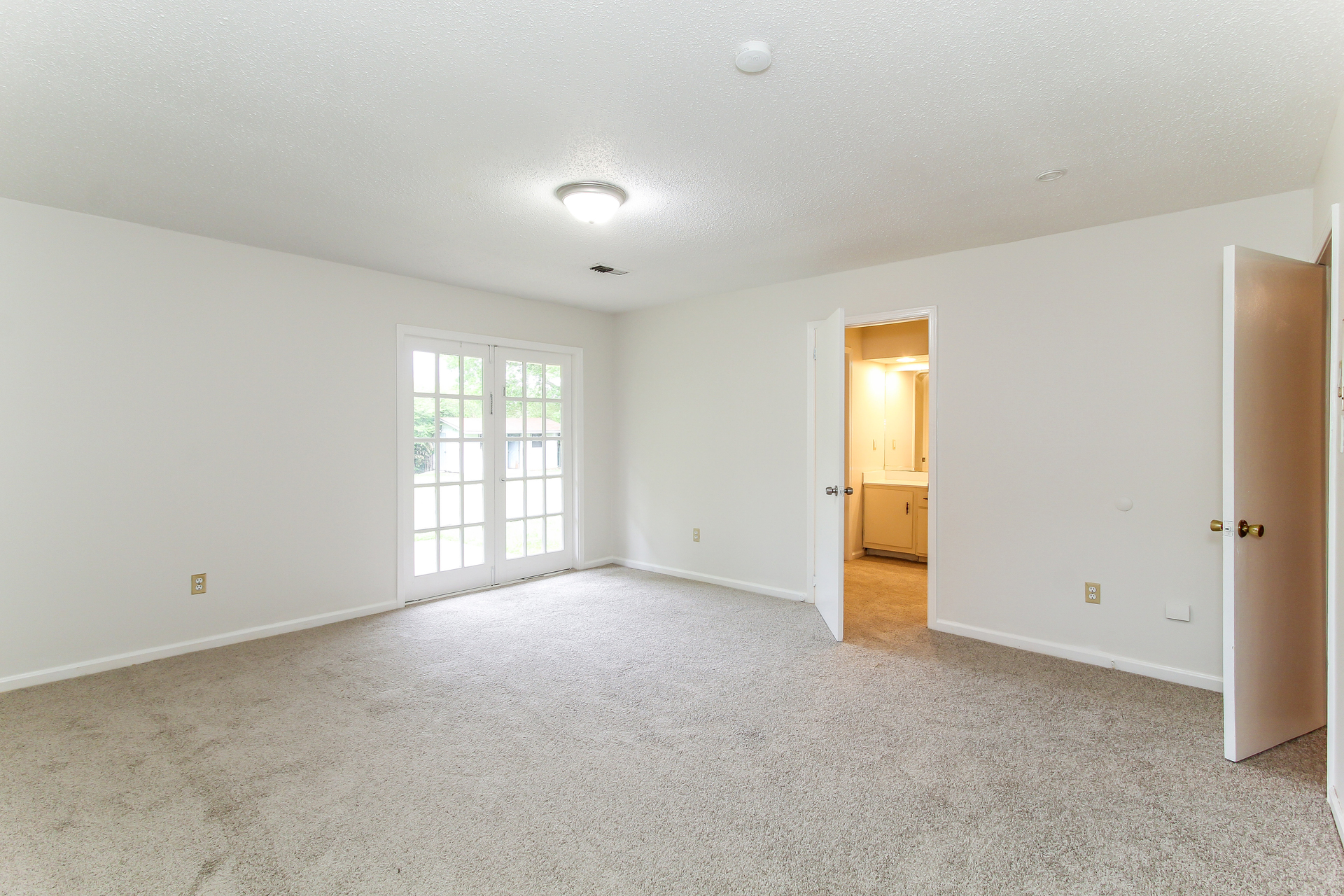 Photo 10 of 21 of 525 Lurene Cir, Montgomery, AL