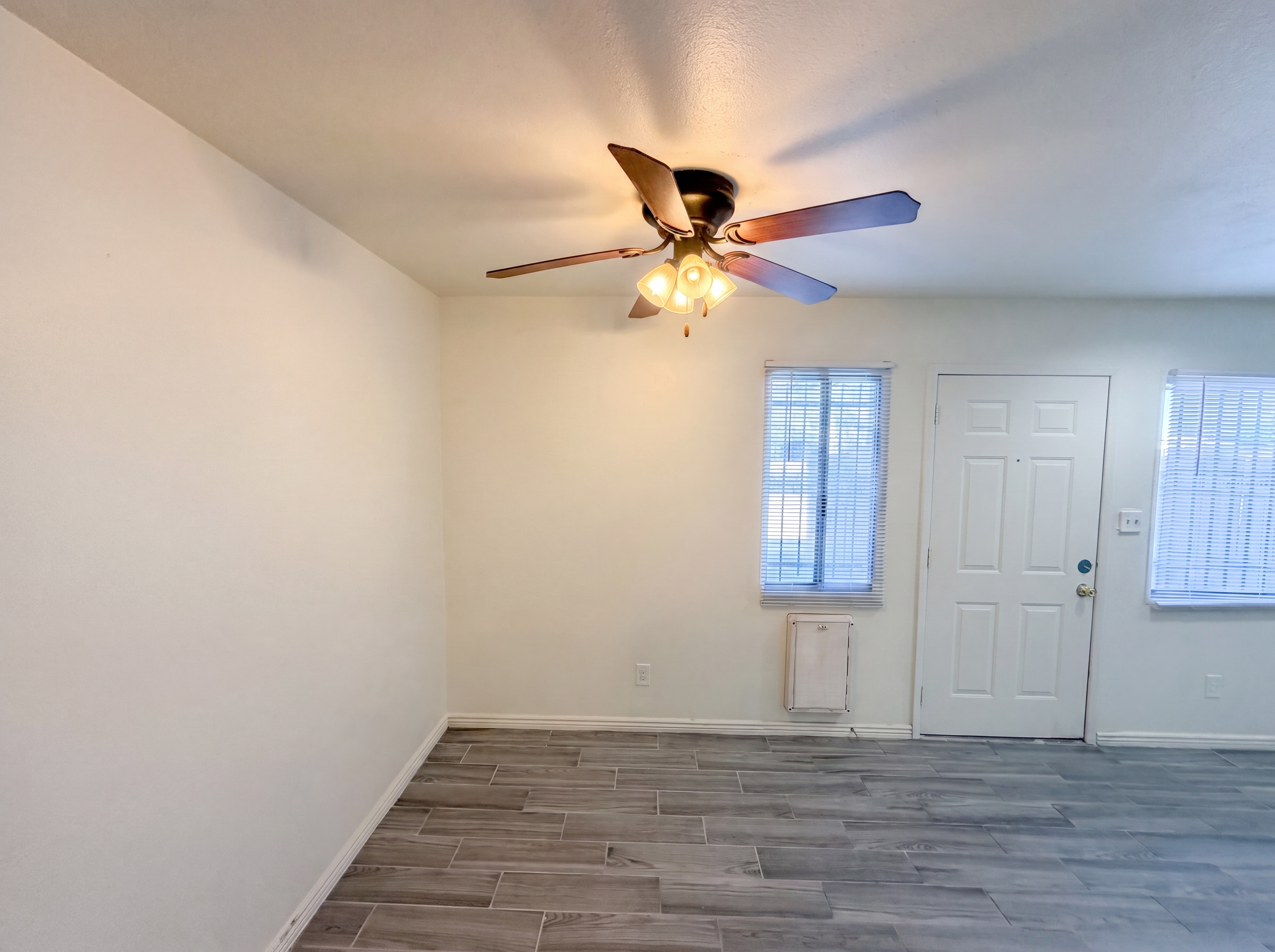 Photo 6 of 17 of 8446 N 34th Dr, Phoenix, AZ