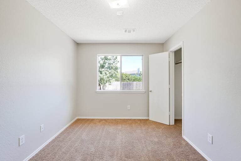 Photo 12 of 24 - 8567 Garden Springs Dr, Fort Worth, TX 76123