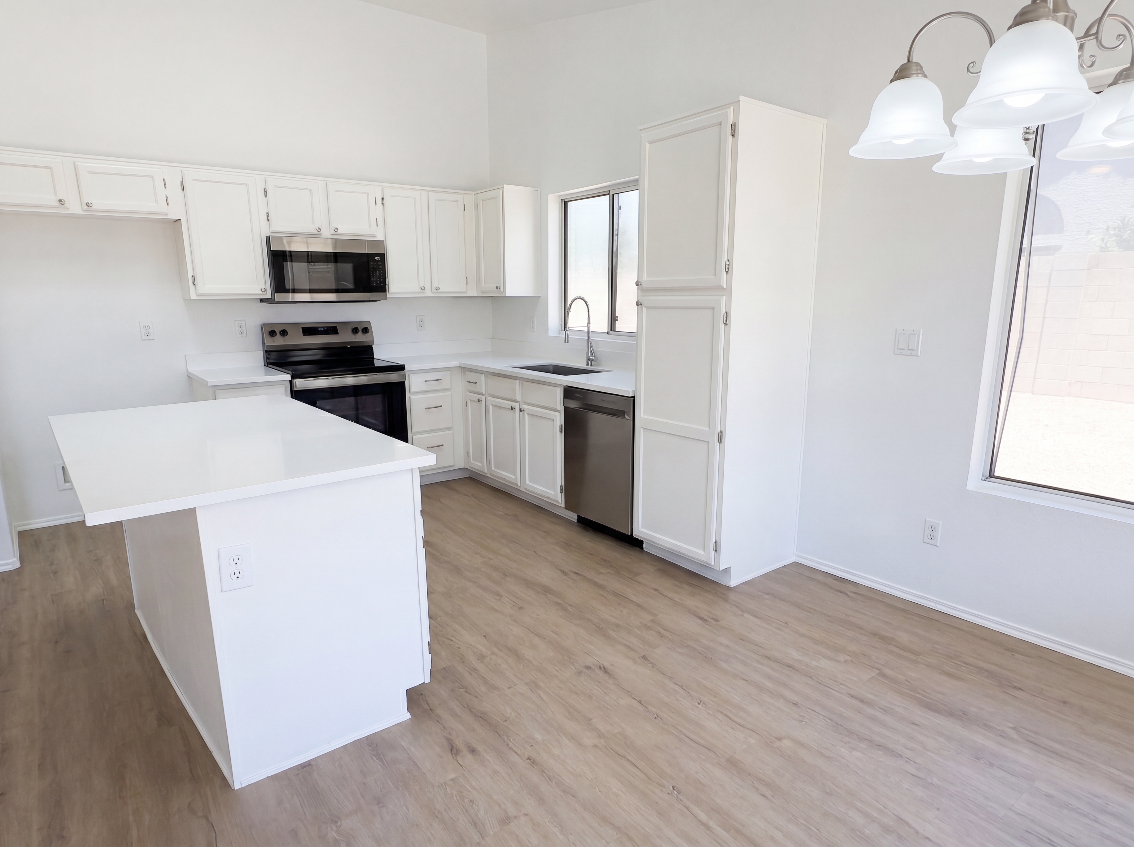 Photo 7 of 35 of 8421 W Willowbrook Dr, Peoria, AZ