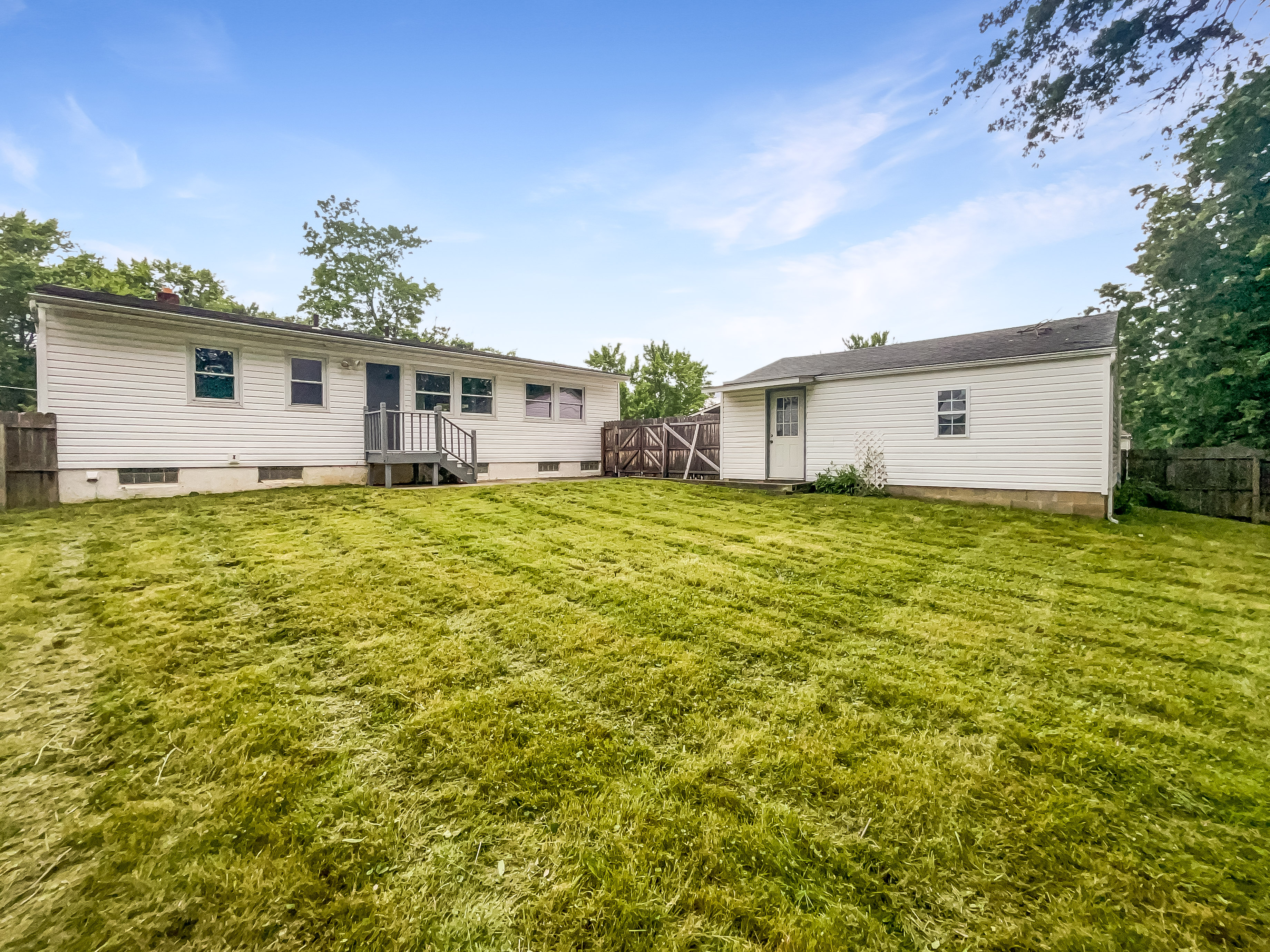 Photo 8 of 24 of 4131 Burton Dr, Stow, OH