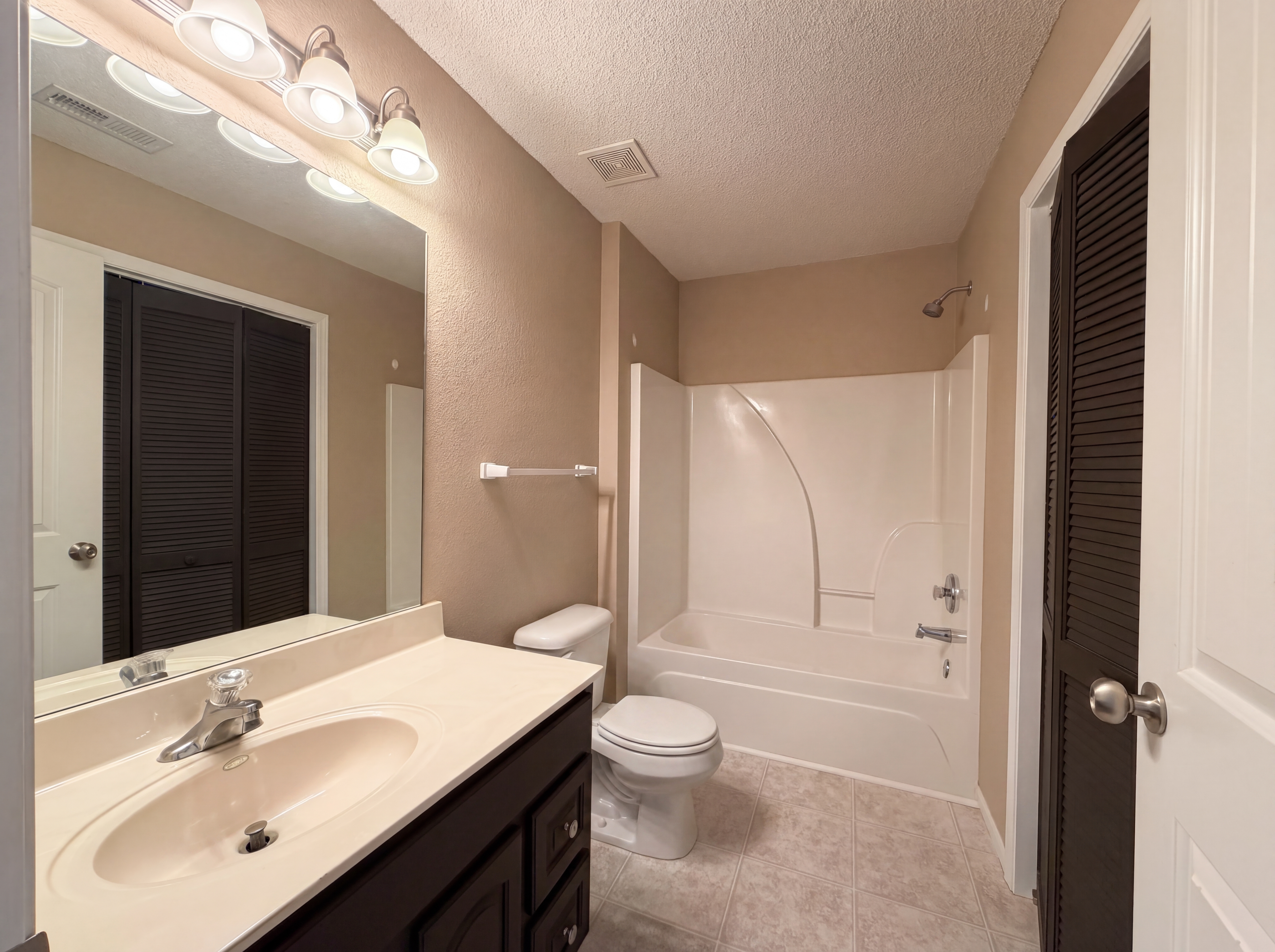 Photo 13 of 18 of 10559 E 46th Ter, Kansas City, MO