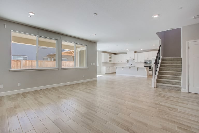 Photo 5 of 30 - 1914 Herrera Dr, Woodland, CA 95776