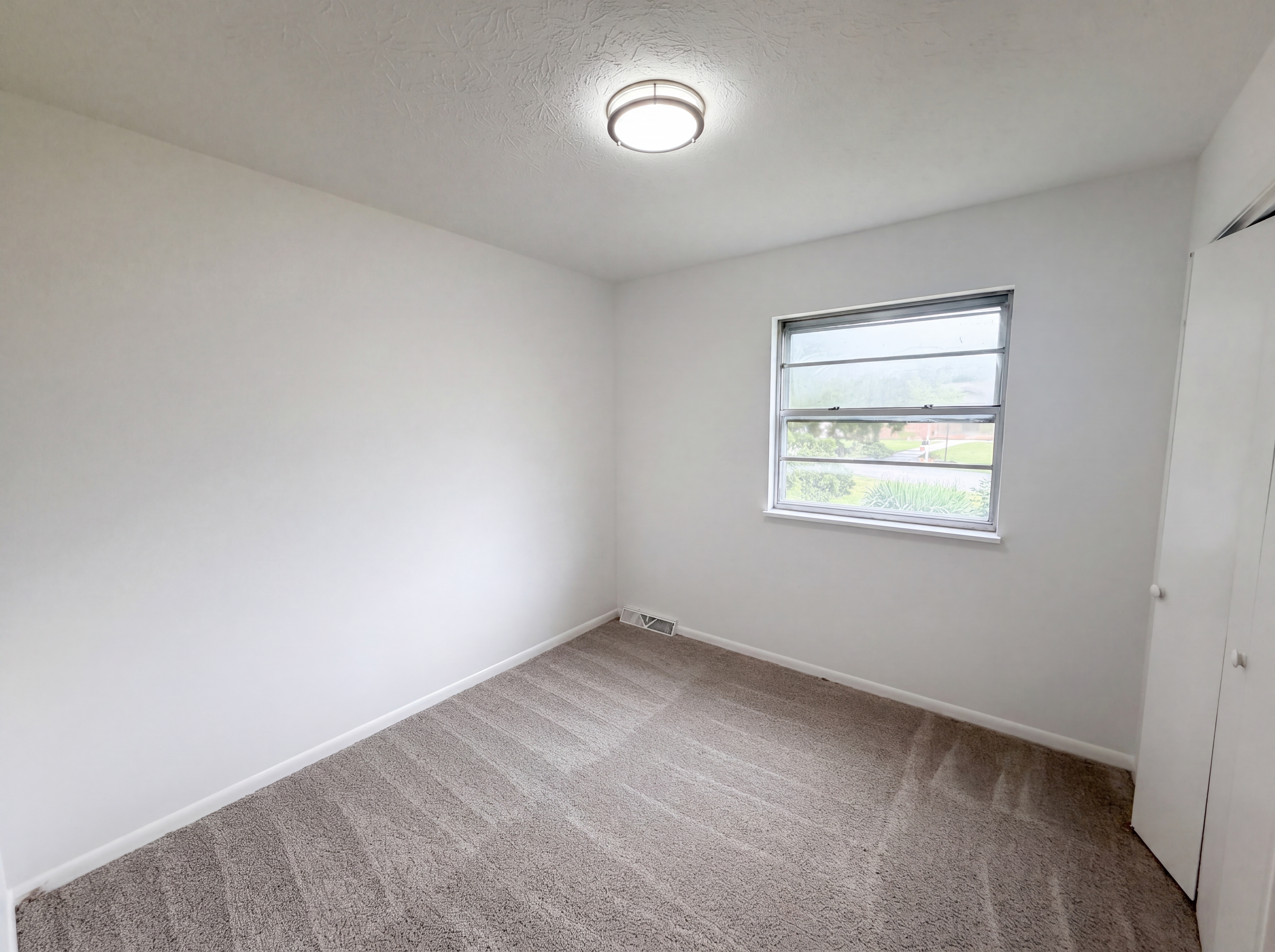 Photo 4 of 29 of 508 Bromley Ln, Knoxville, TN