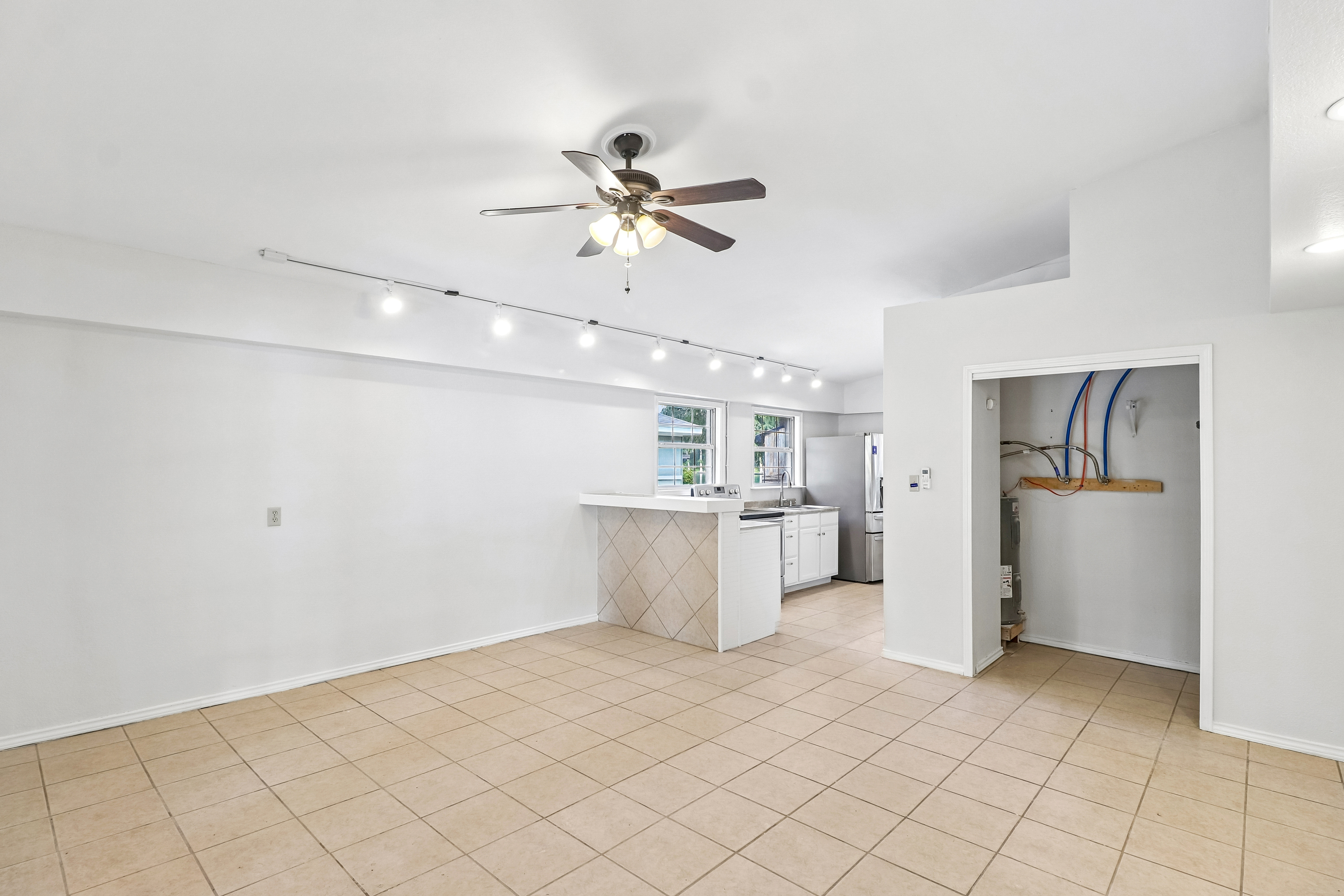 Photo 33 of 47 of 1321 E Zipp Rd, New Braunfels, TX