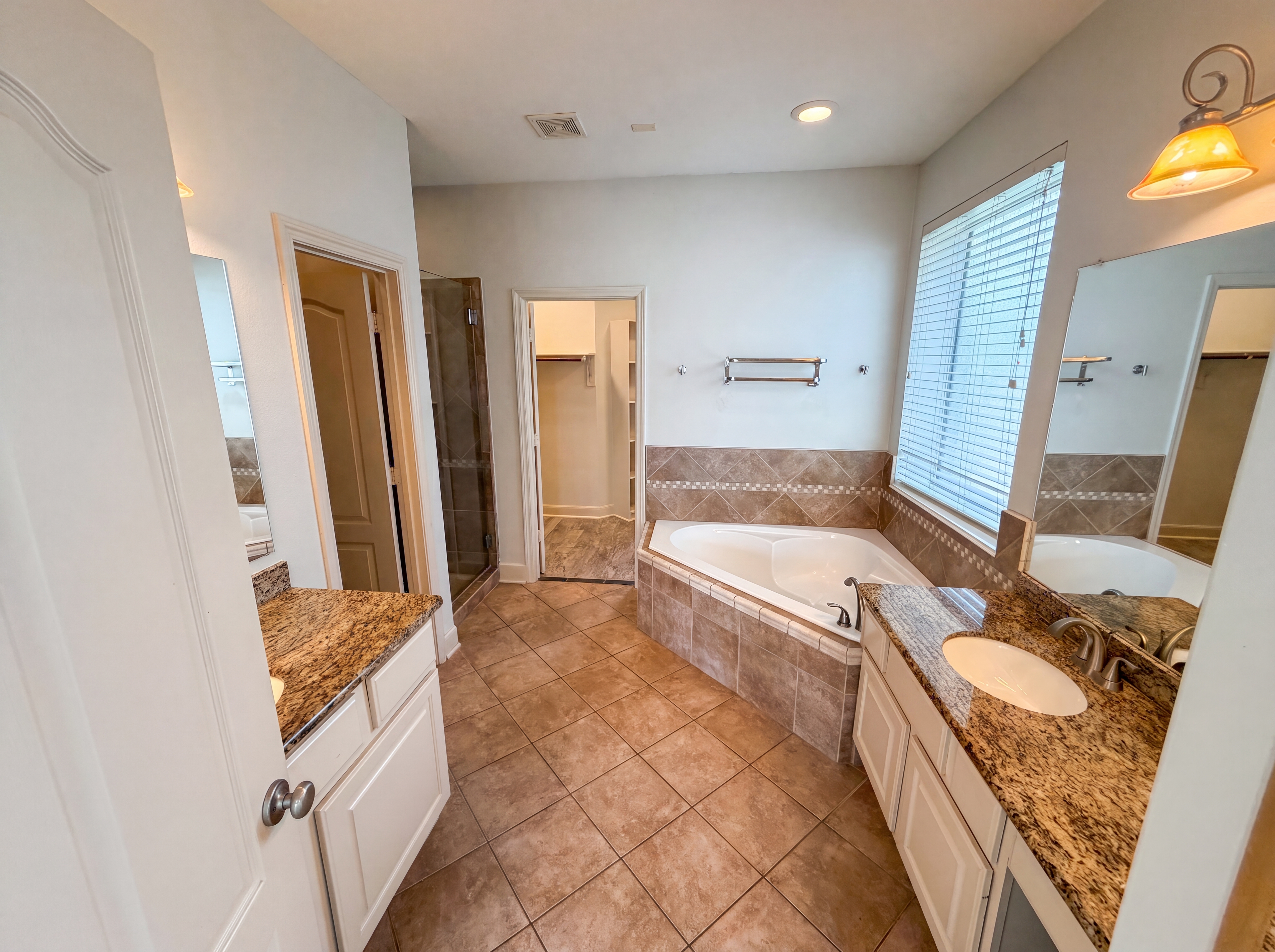 Photo 14 of 36 of 15822 Maple Shores Dr, Houston, TX