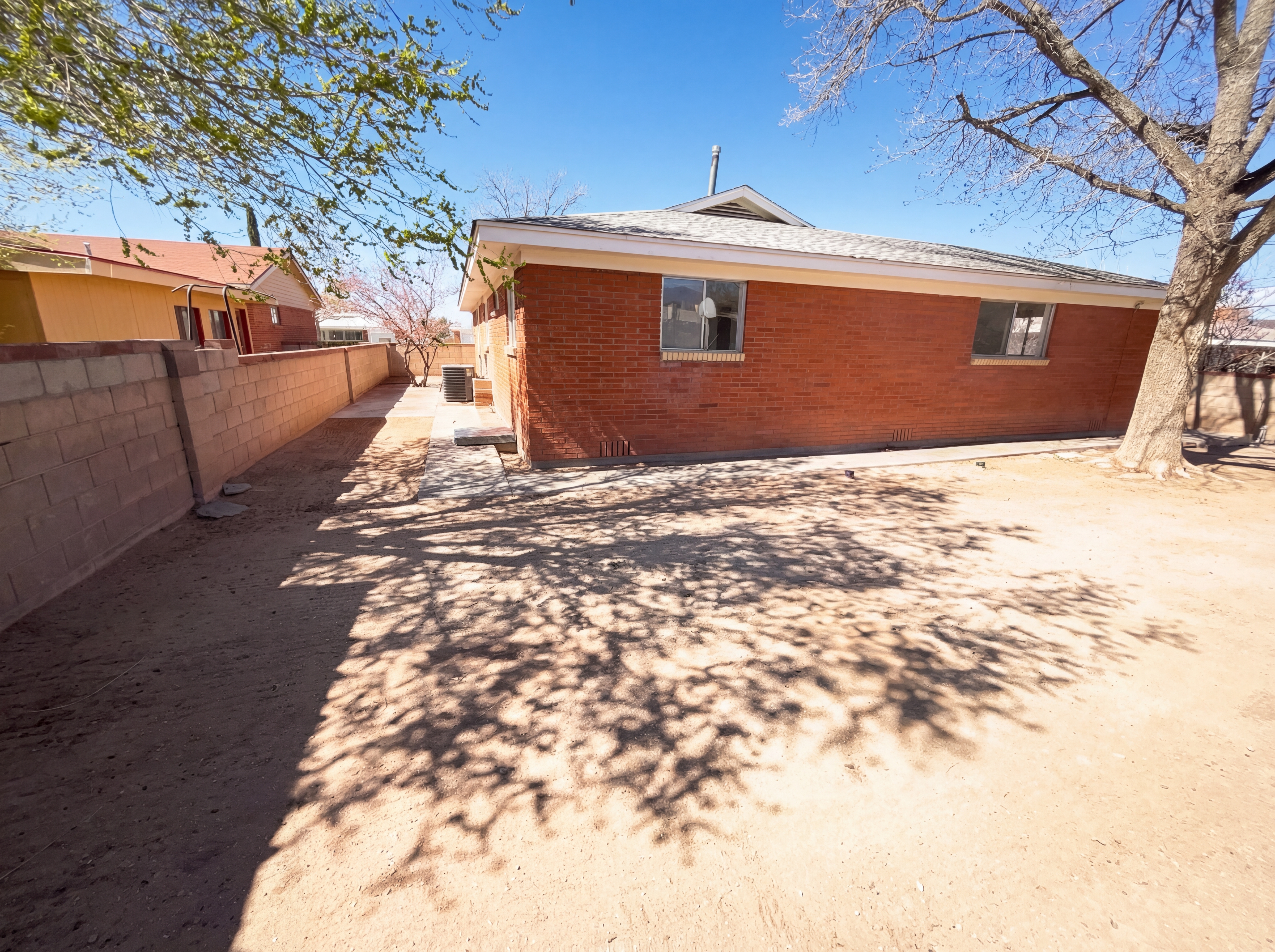 Photo 5 of 23 of 628 Florida St SE, Albuquerque, NM