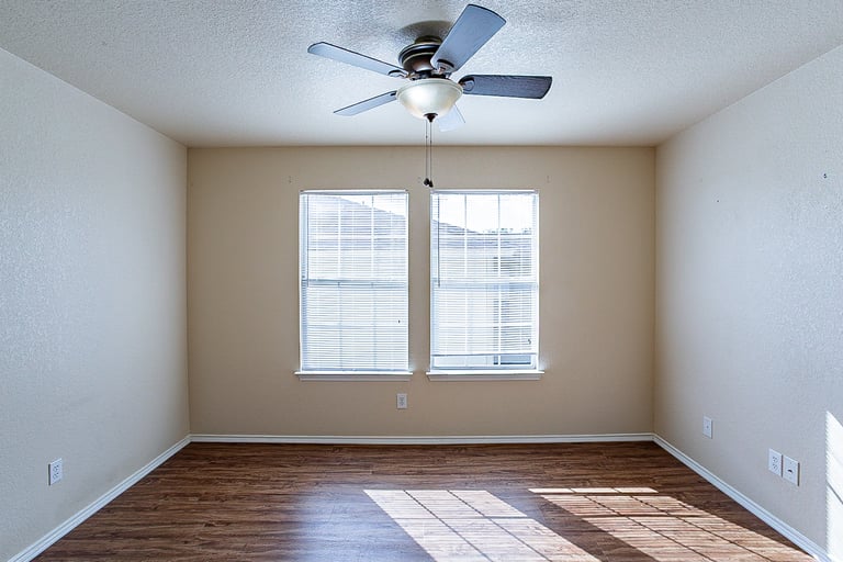 Photo 13 of 21 - 956 Marble Pt, San Antonio, TX 78251