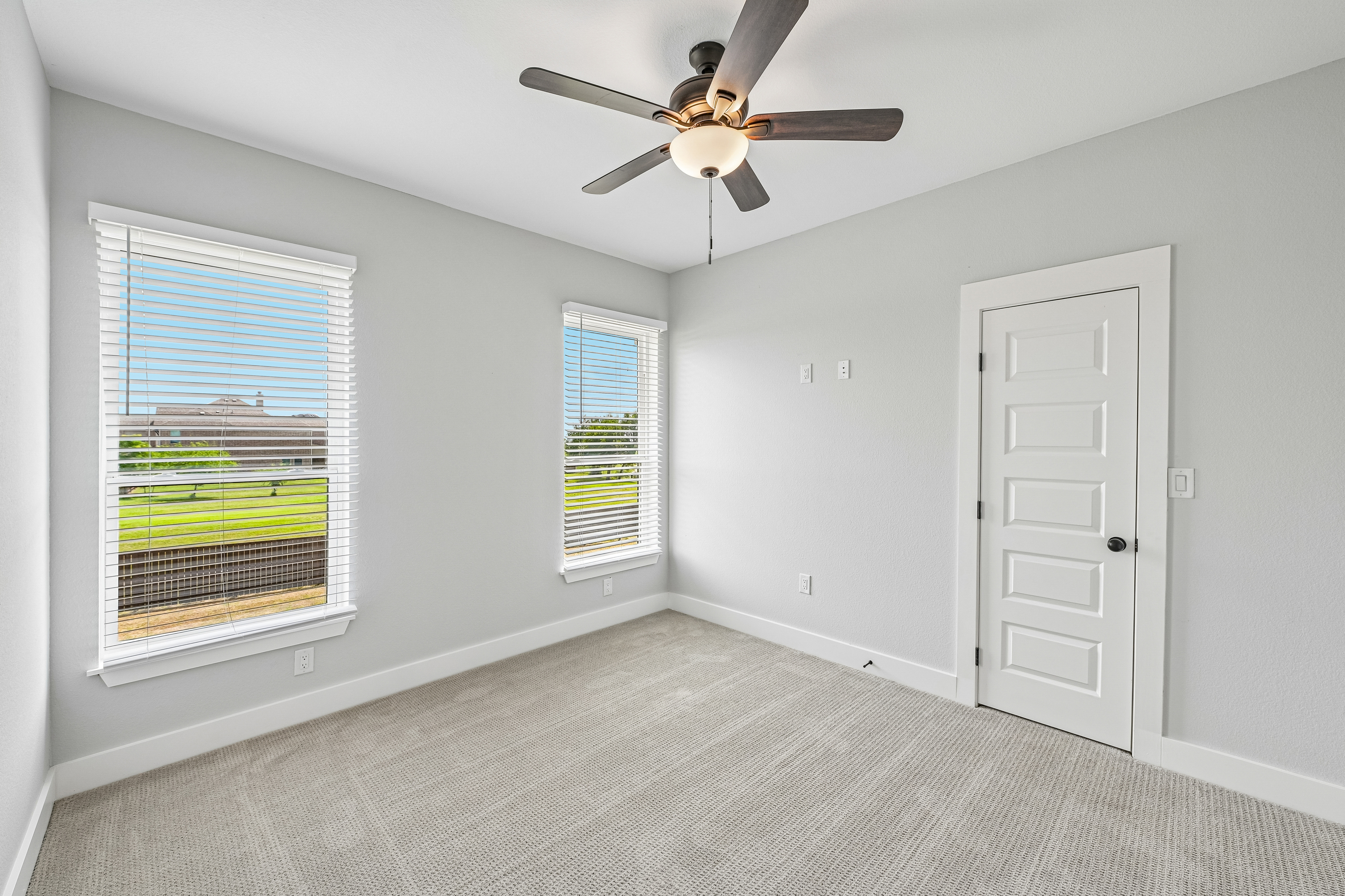 Photo 4 of 44 of 681 Davenport Dr, Waxahachie, TX