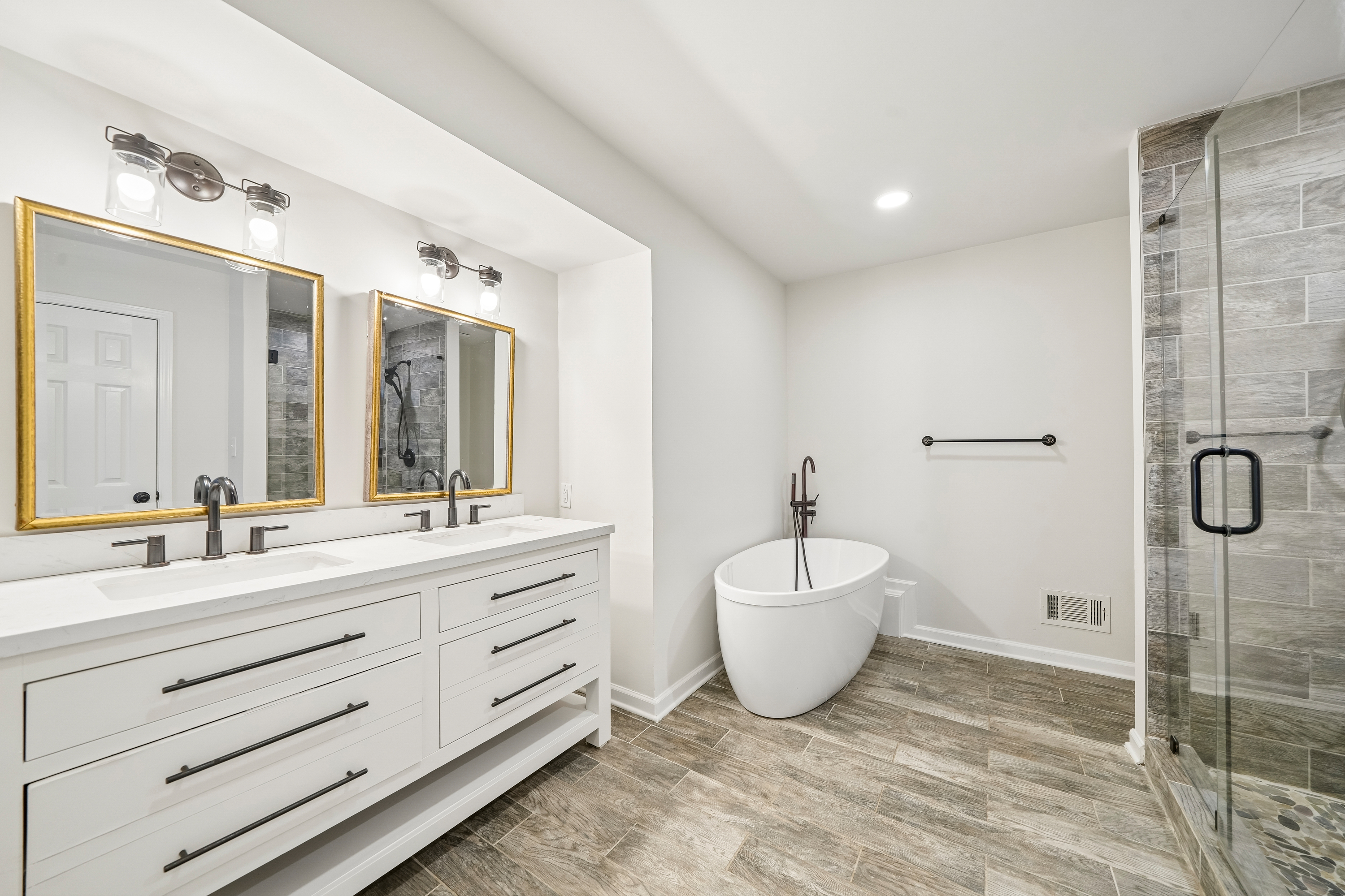 Photo 6 of 47 of 630 Benson Hurst Dr SW, Mableton, GA