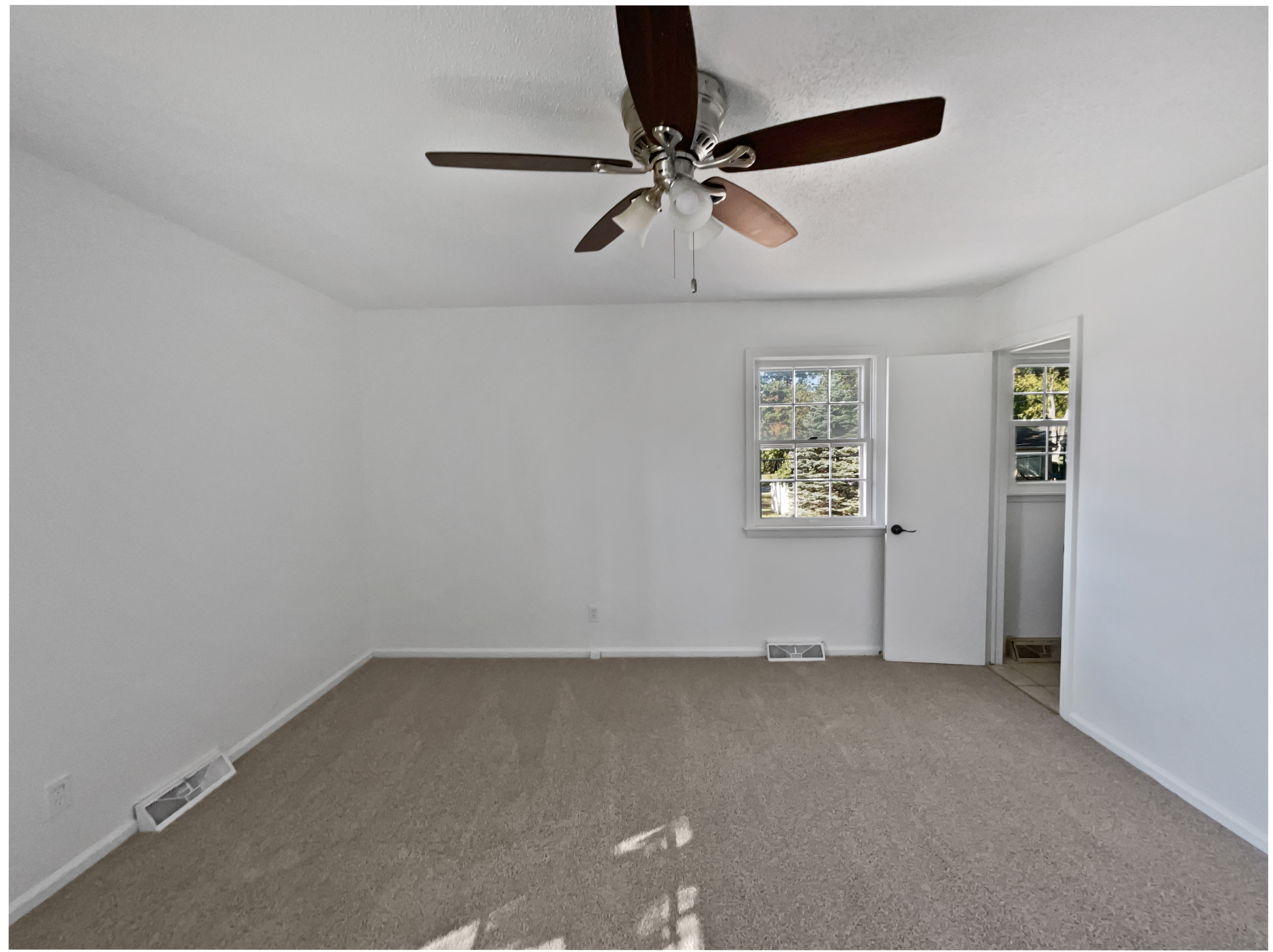 Photo 3 of 22 of 9432 Carter Dr, Overland Park, KS