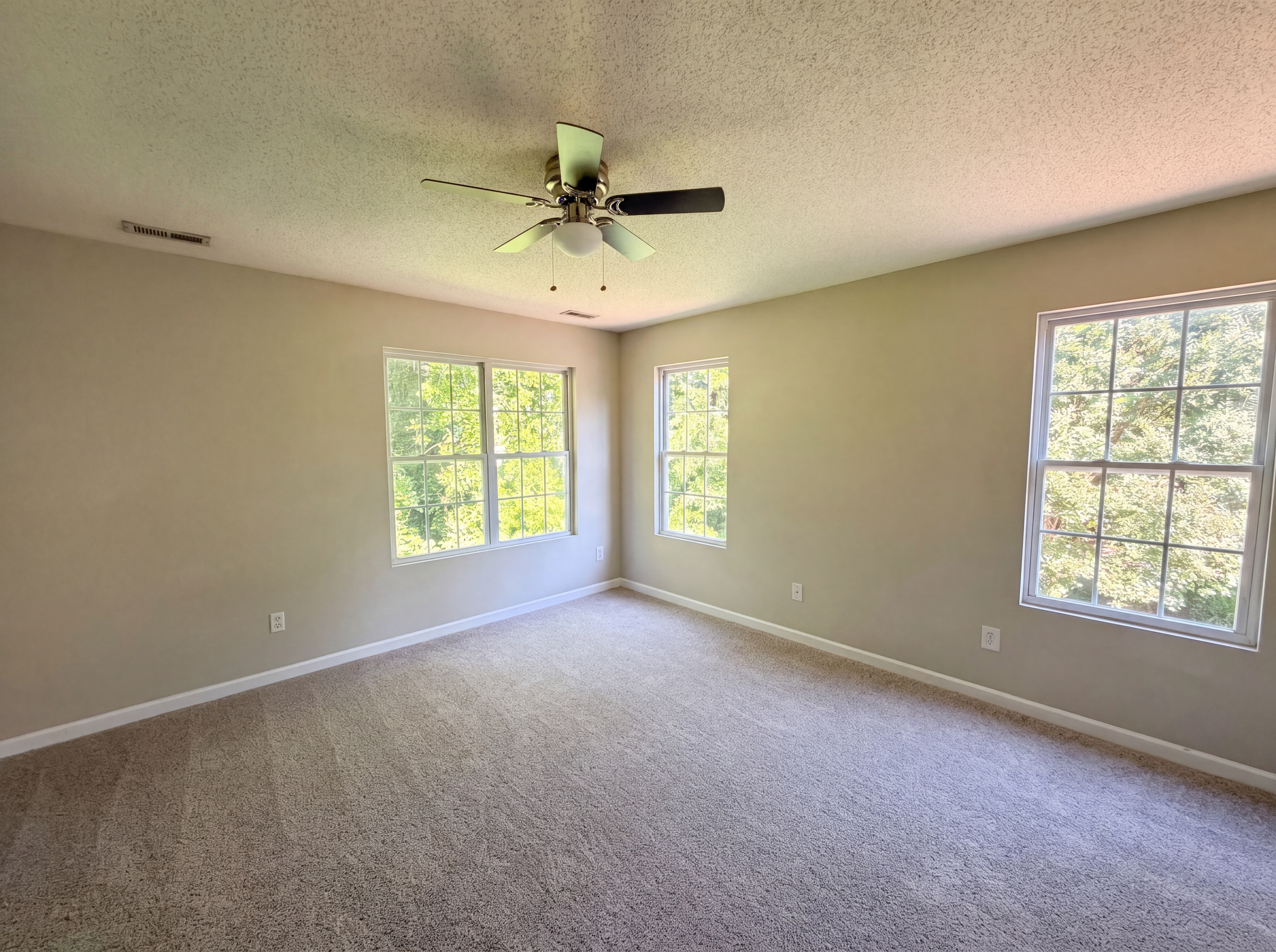Photo 9 of 17 of 43 Edgebrook Cir, Durham, NC