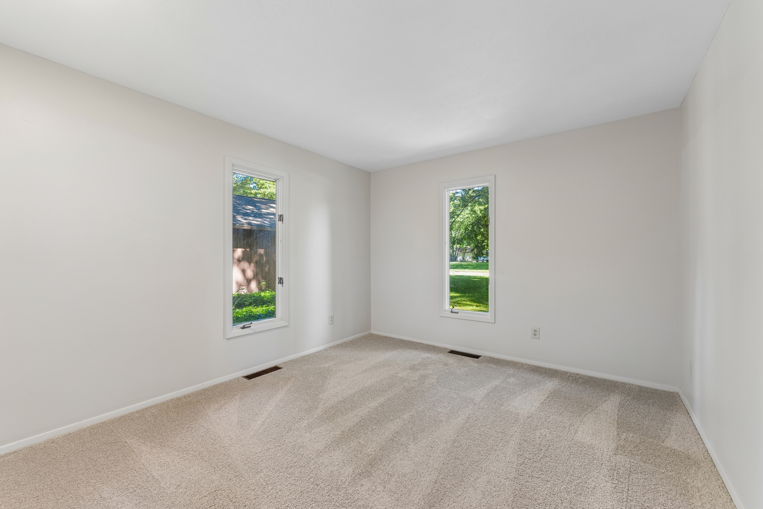 Photo 11 of 35 of 5896 Mills Creek Ln, North Ridgeville, OH