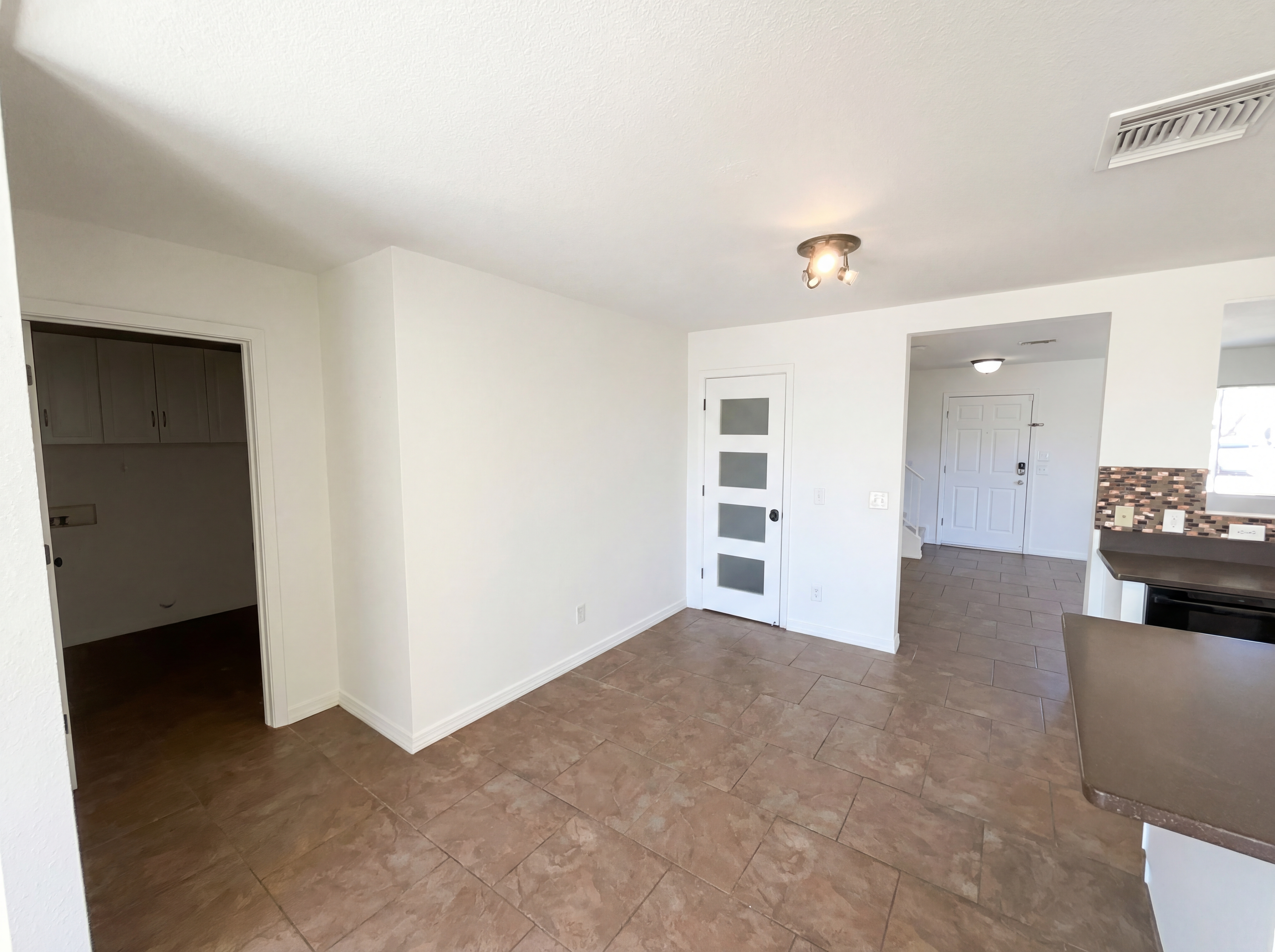 Photo 10 of 23 of 351 W Hammerhead Way, Tucson, AZ