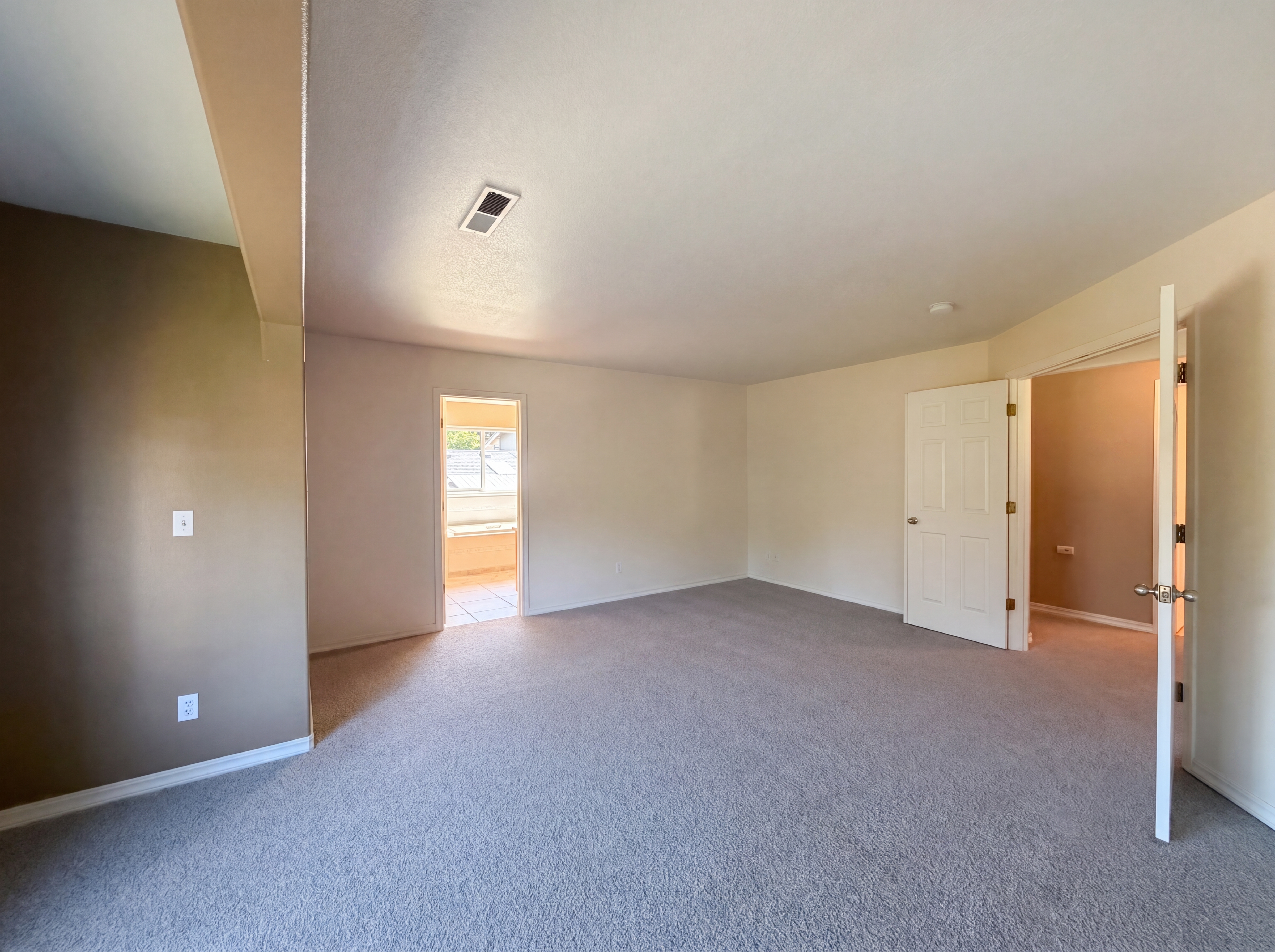 Photo 4 of 25 of 5880 SE Snowberry Ct, Hillsboro, OR