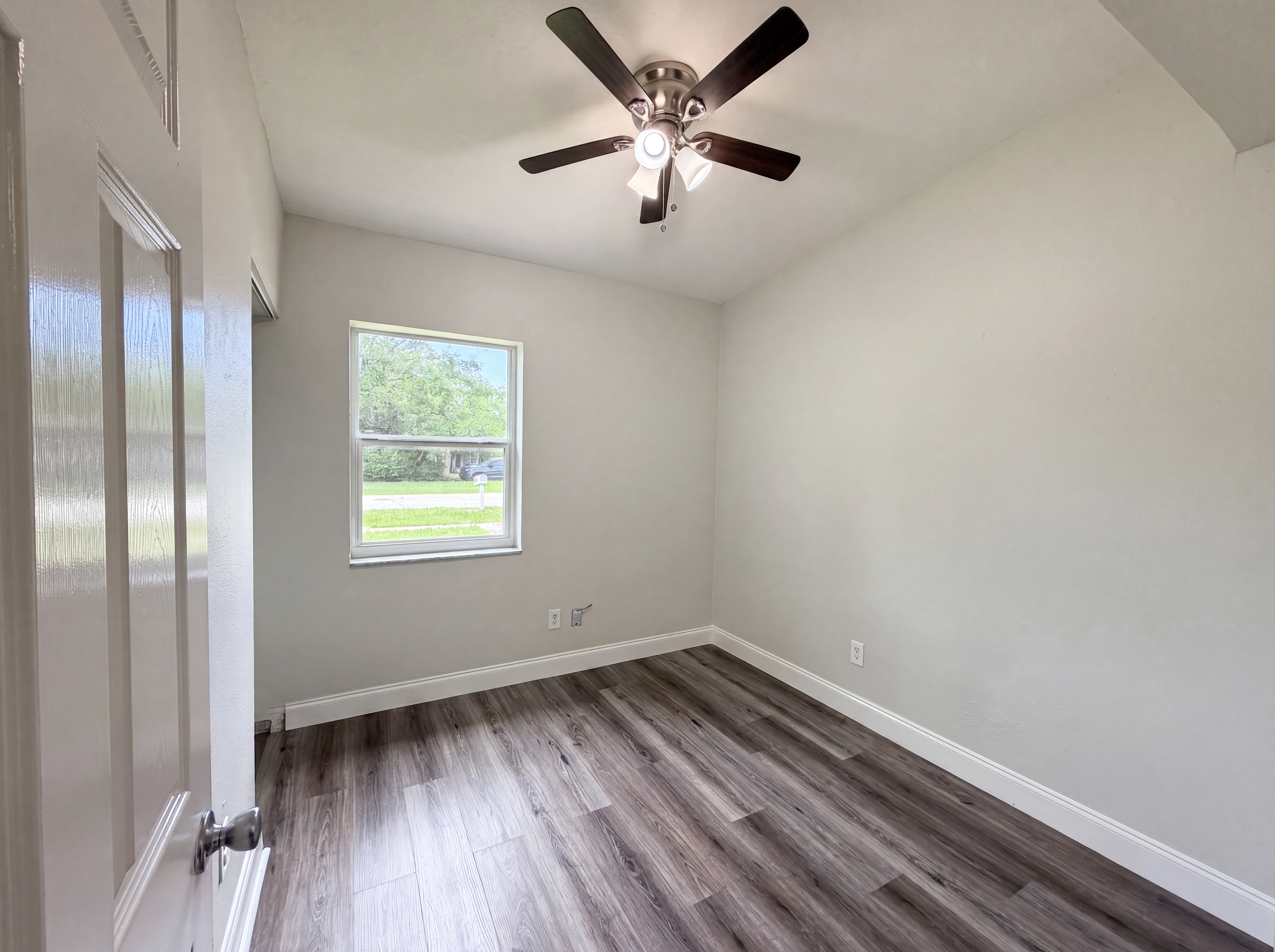 Photo 9 of 21 of 1502 Daroca Dr, Deltona, FL