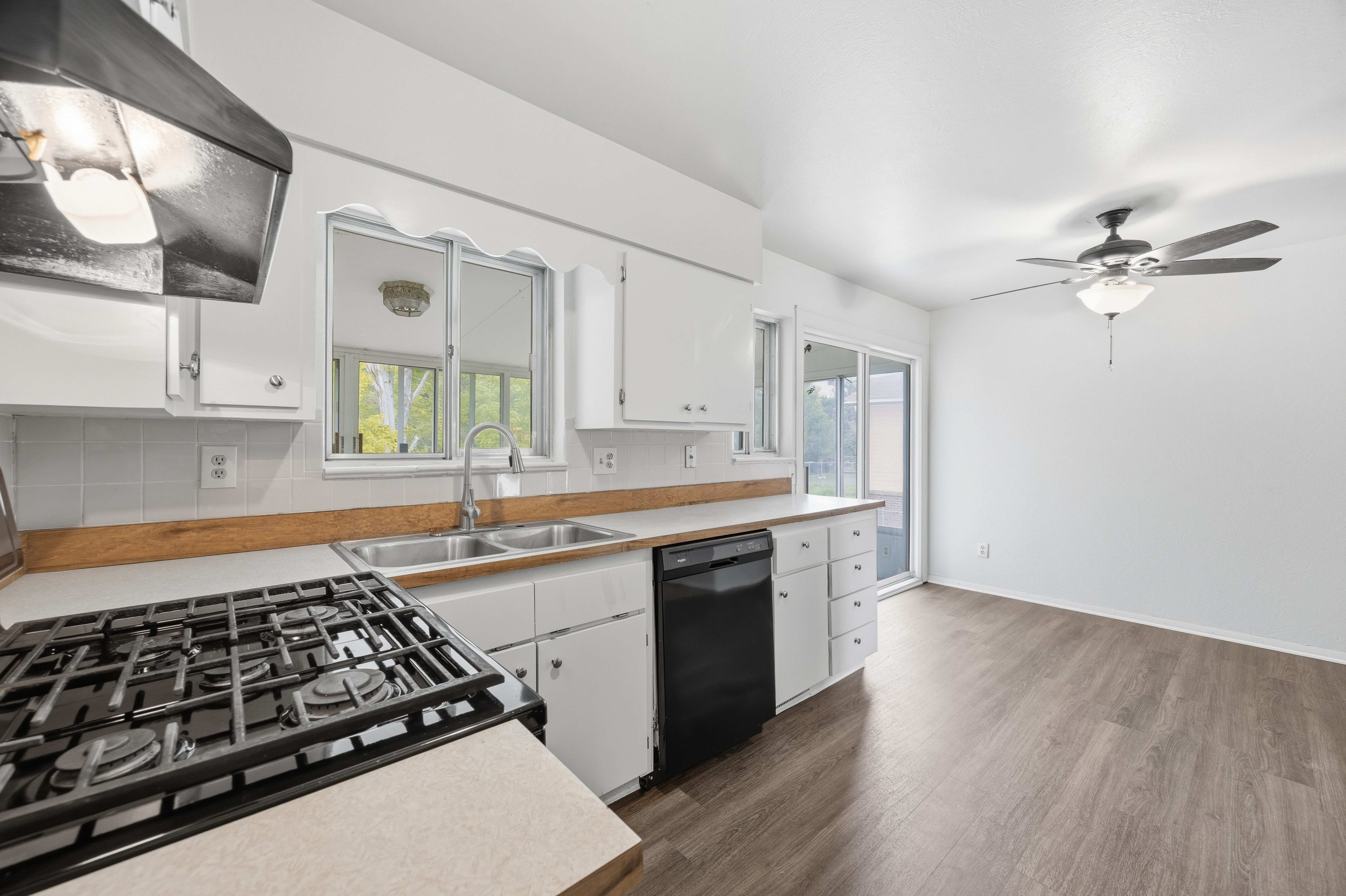 Photo 17 of 49 of 228 Fairfax St, Colorado Springs, CO