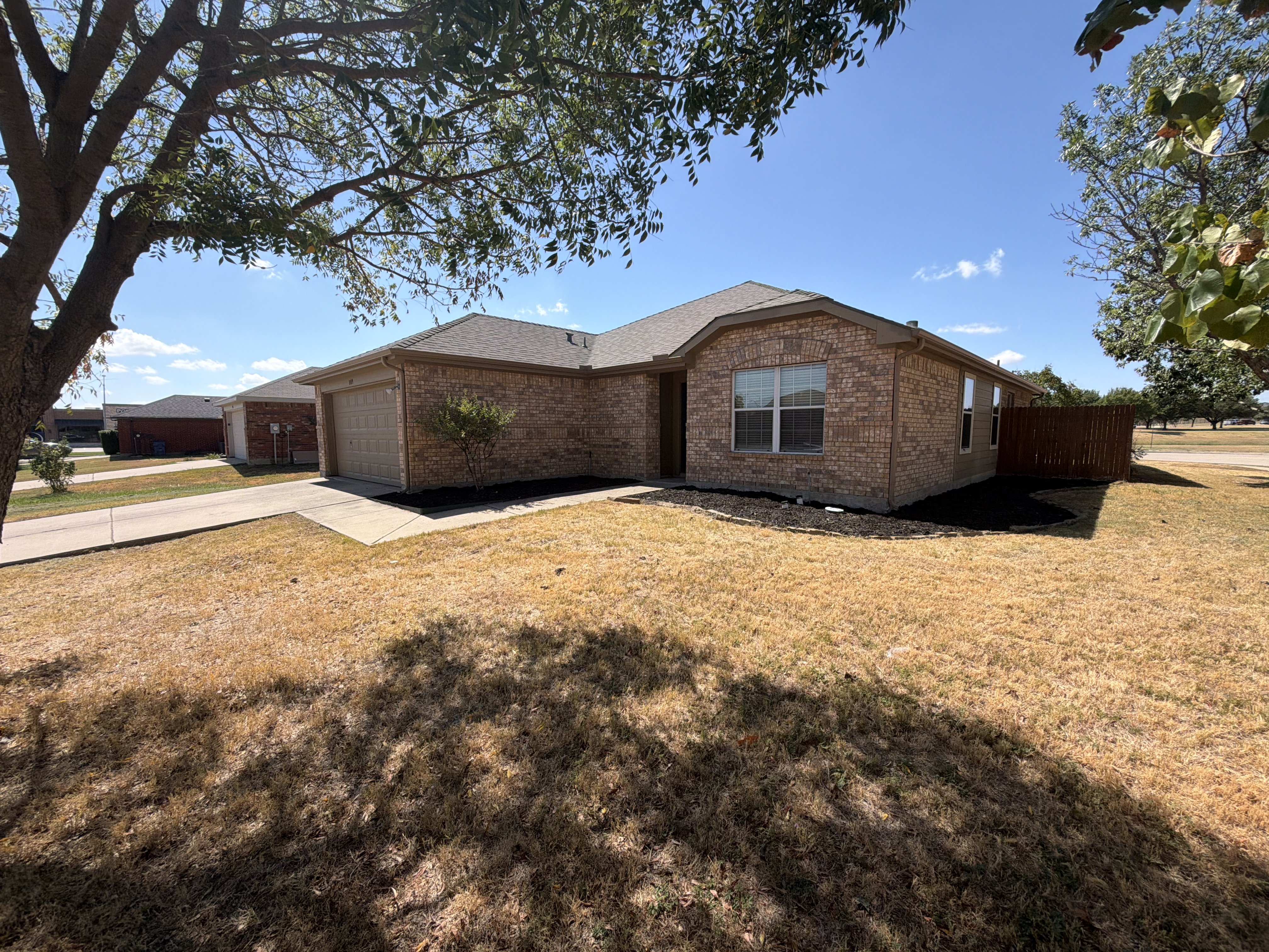 Photo 7 of 28 of 809 Canyon Cove Dr, Burleson, TX
