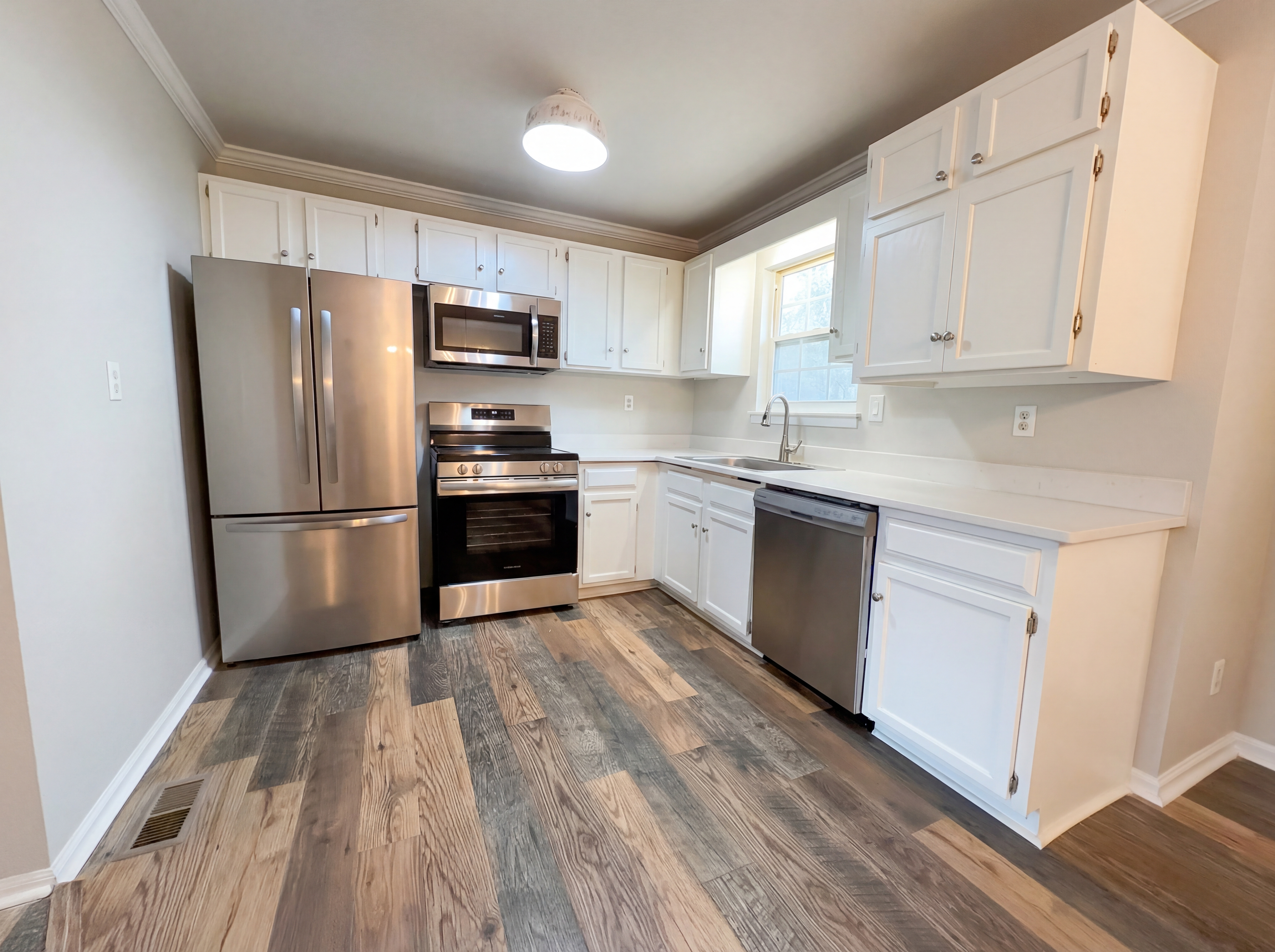 Photo 2 of 18 of 225 Ash Cir, Trussville, AL