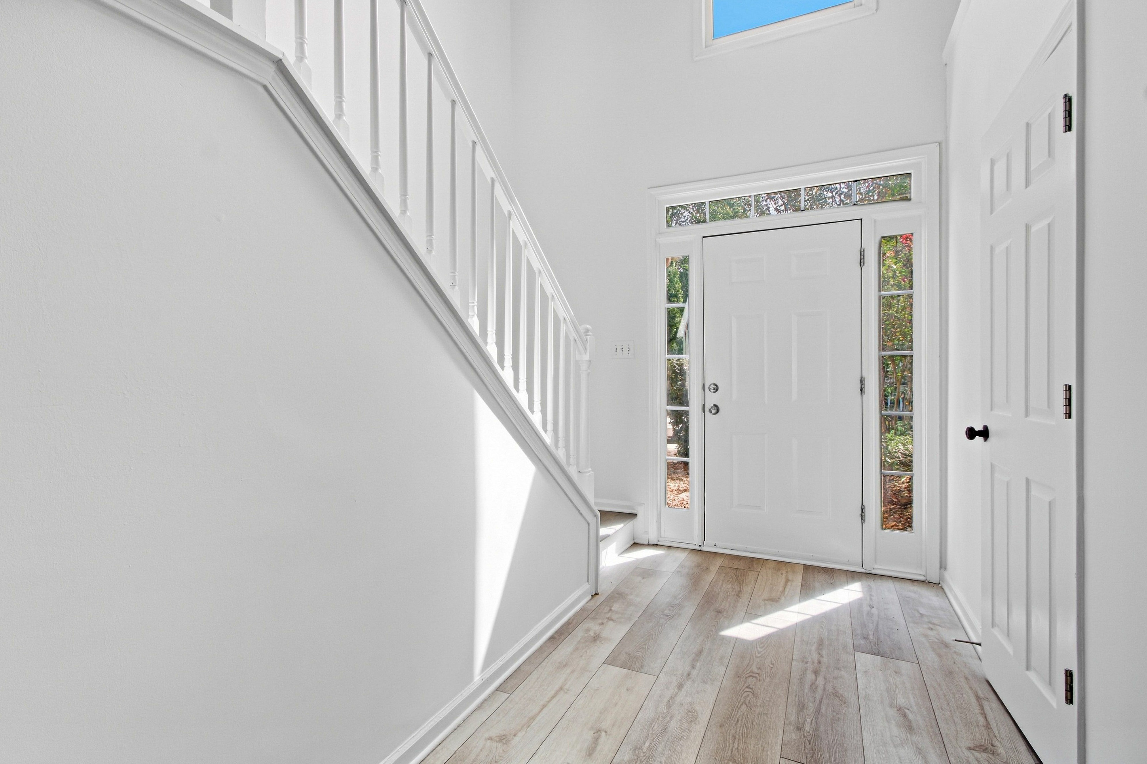 Photo 6 of 30 of 500 Camber Woods Dr, Roswell, GA