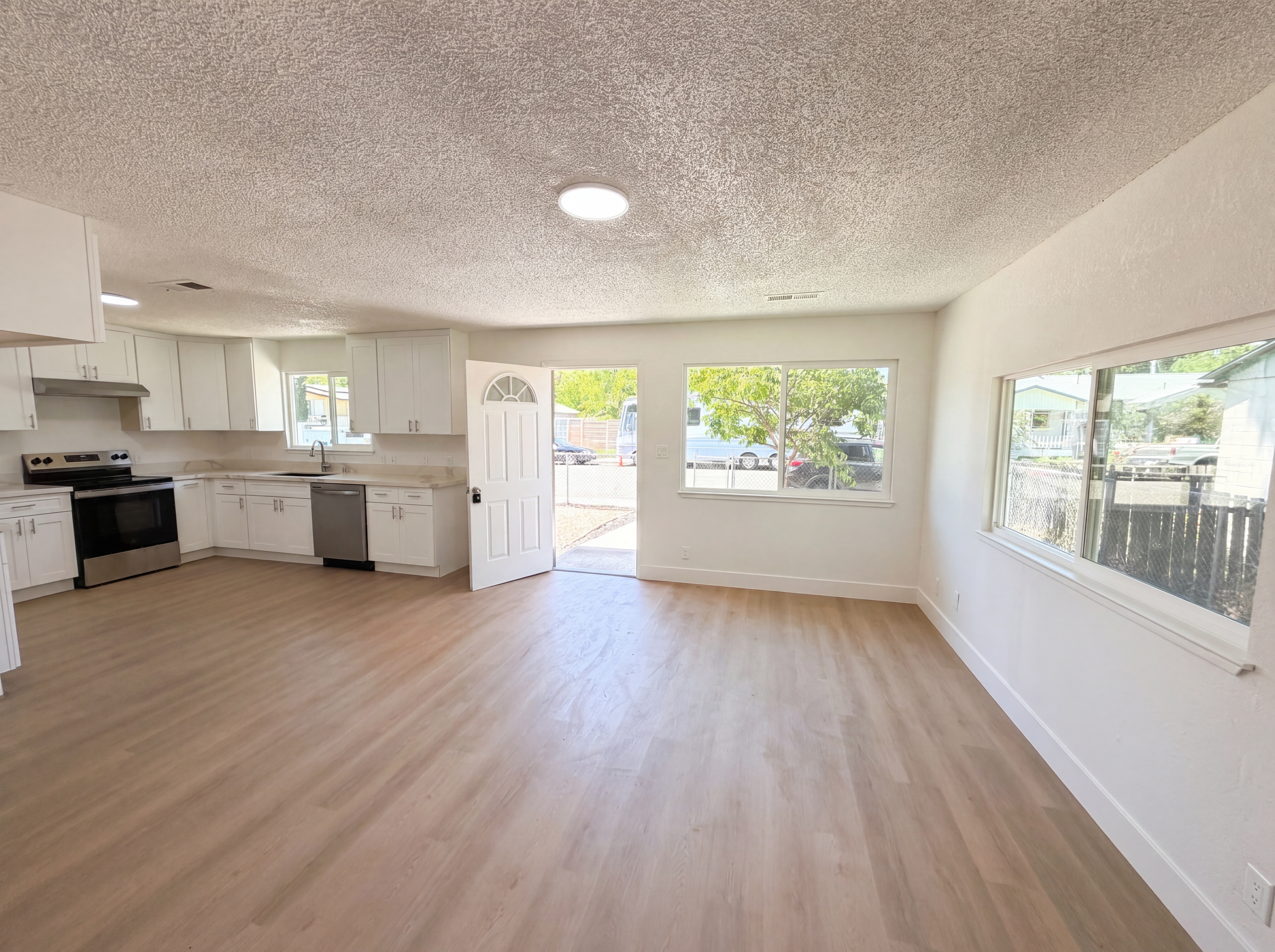 Photo 7 of 28 of 140 S Starr St, Lakeport, CA