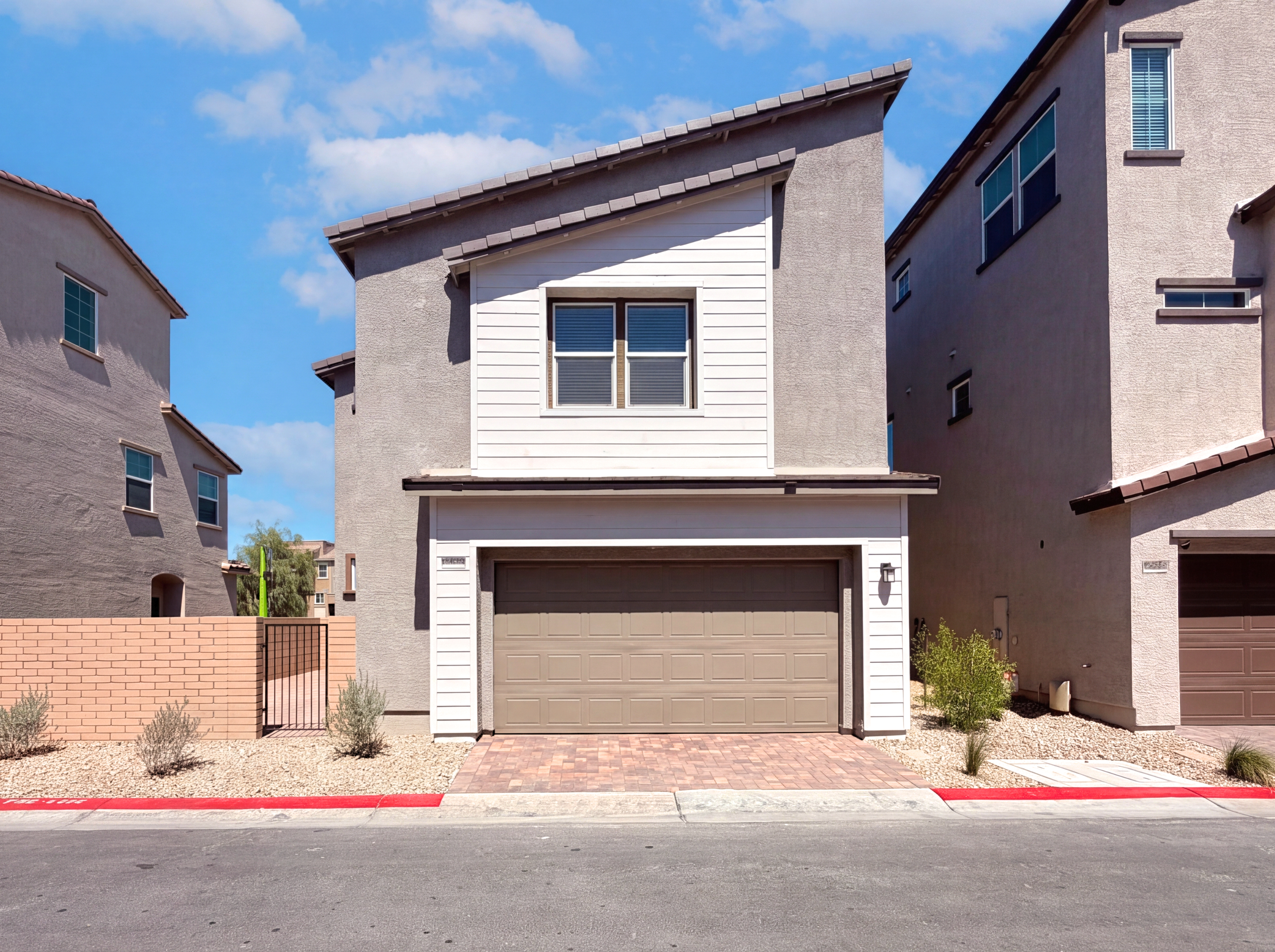 Photo 18 of 22 of 305 Crescent Glow Ln, Henderson, NV