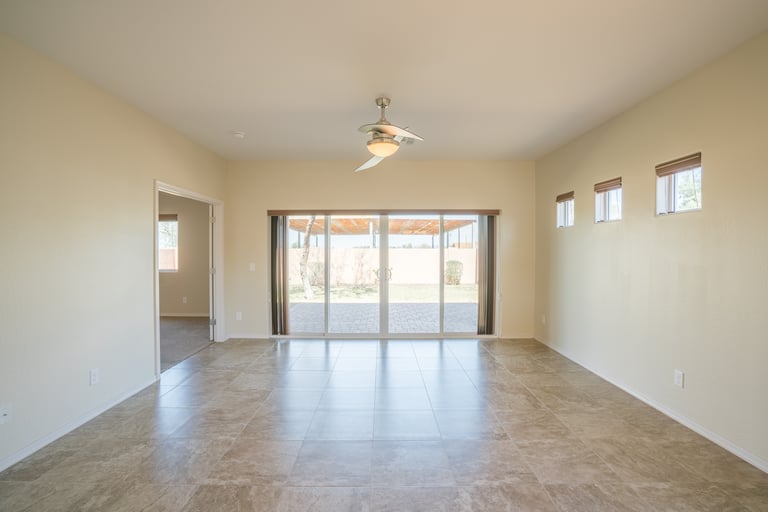 Photo 4 of 29 - 404 W Latona Rd, Phoenix, AZ 85041