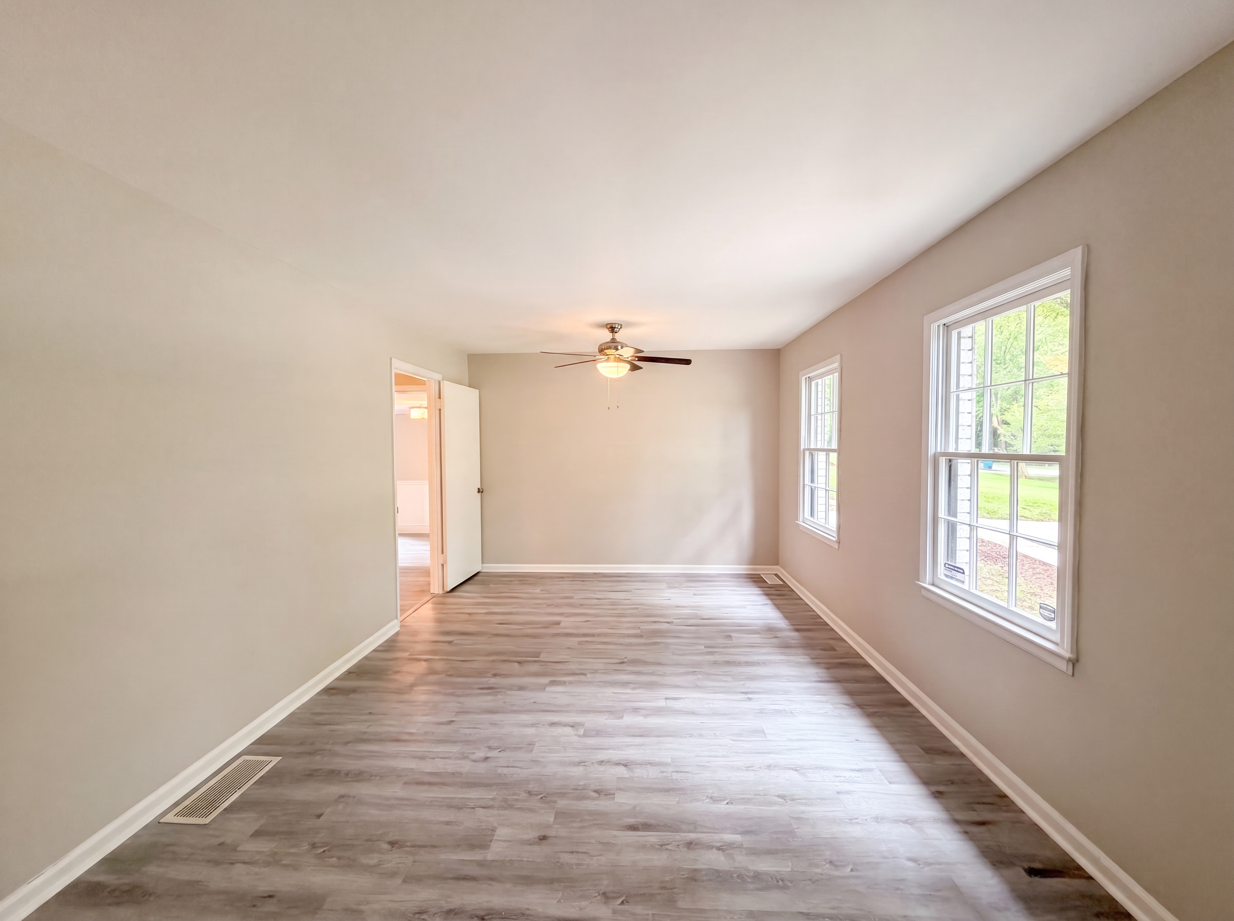 Photo 3 of 19 of 141 Greenbriar Dr, Matthews, NC