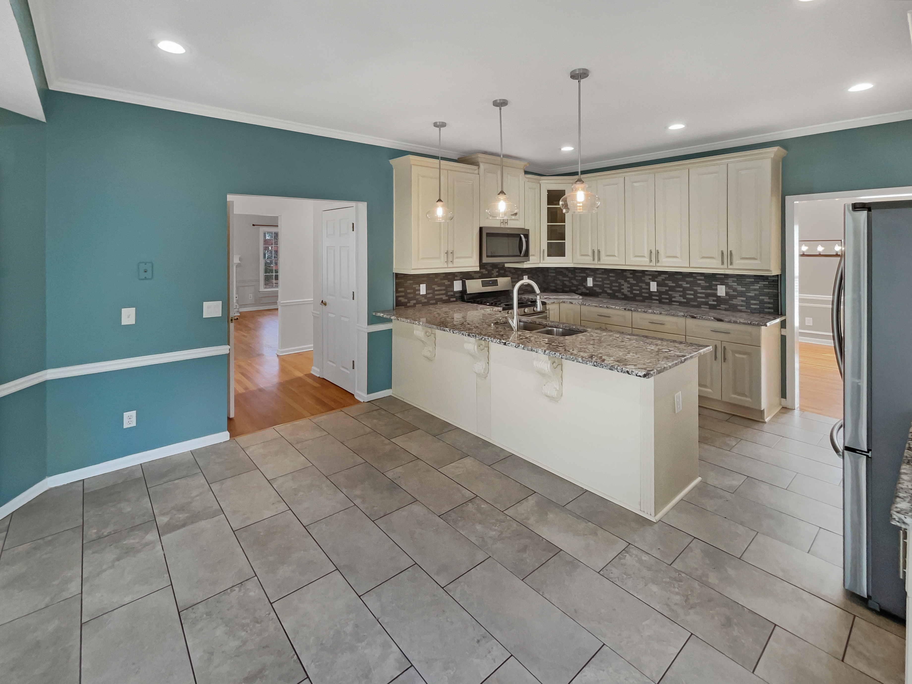 Photo 17 of 68 of 1370 Providence Dr, Lawrenceville, GA
