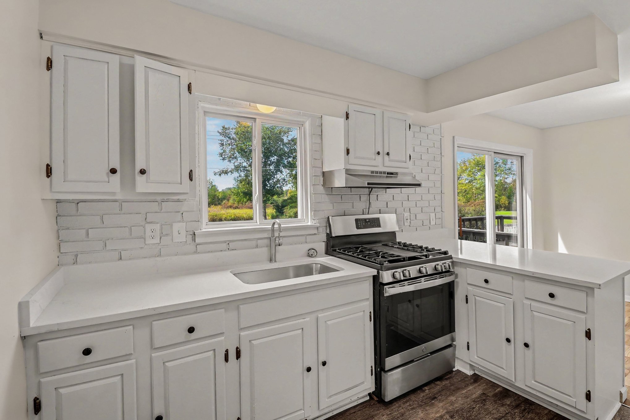 Photo 2 of 17 of 905 N Wilder Rd, Lapeer, MI
