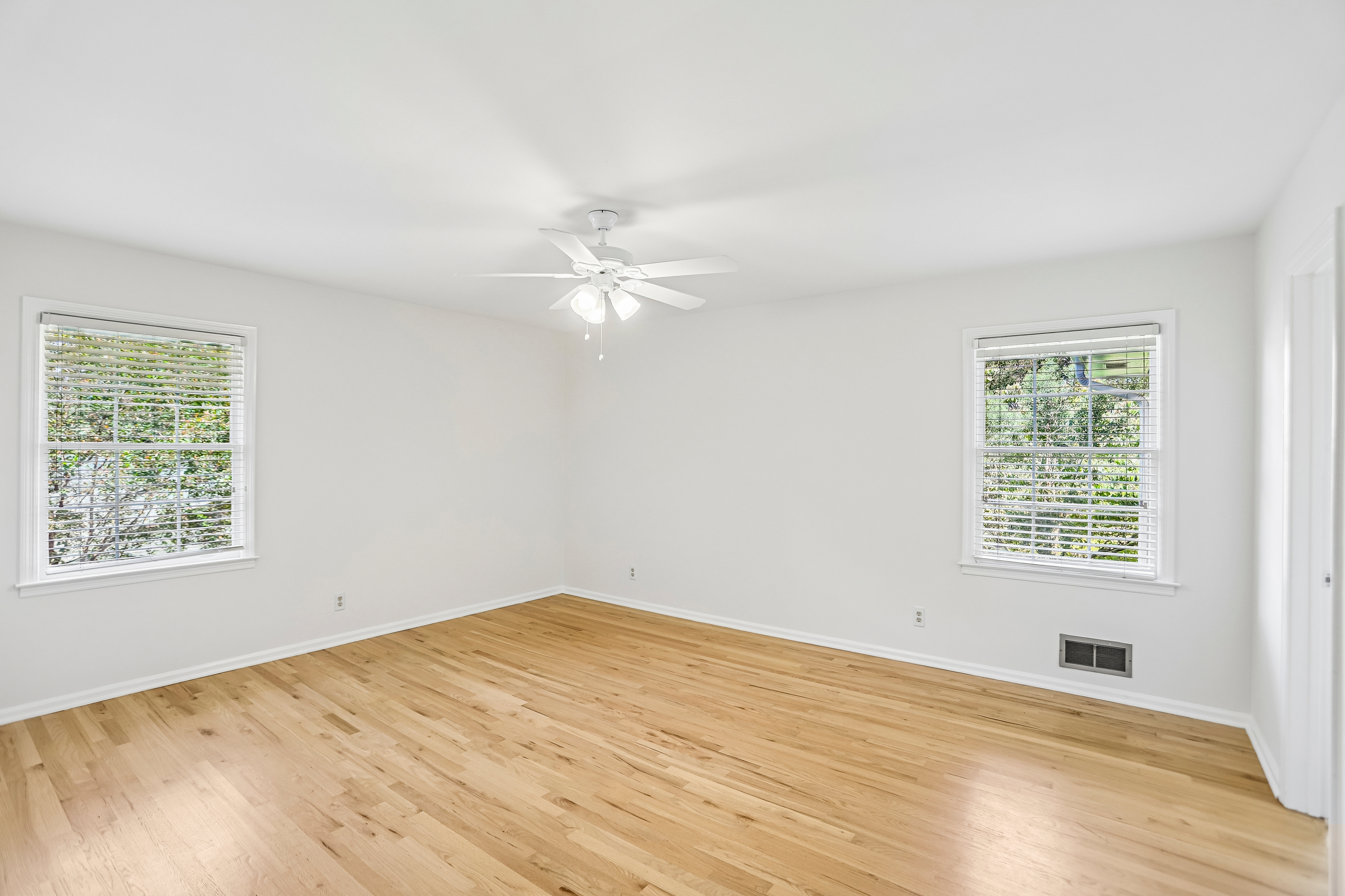 Photo 4 of 27 of 2186 Ingram Rd, Duluth, GA