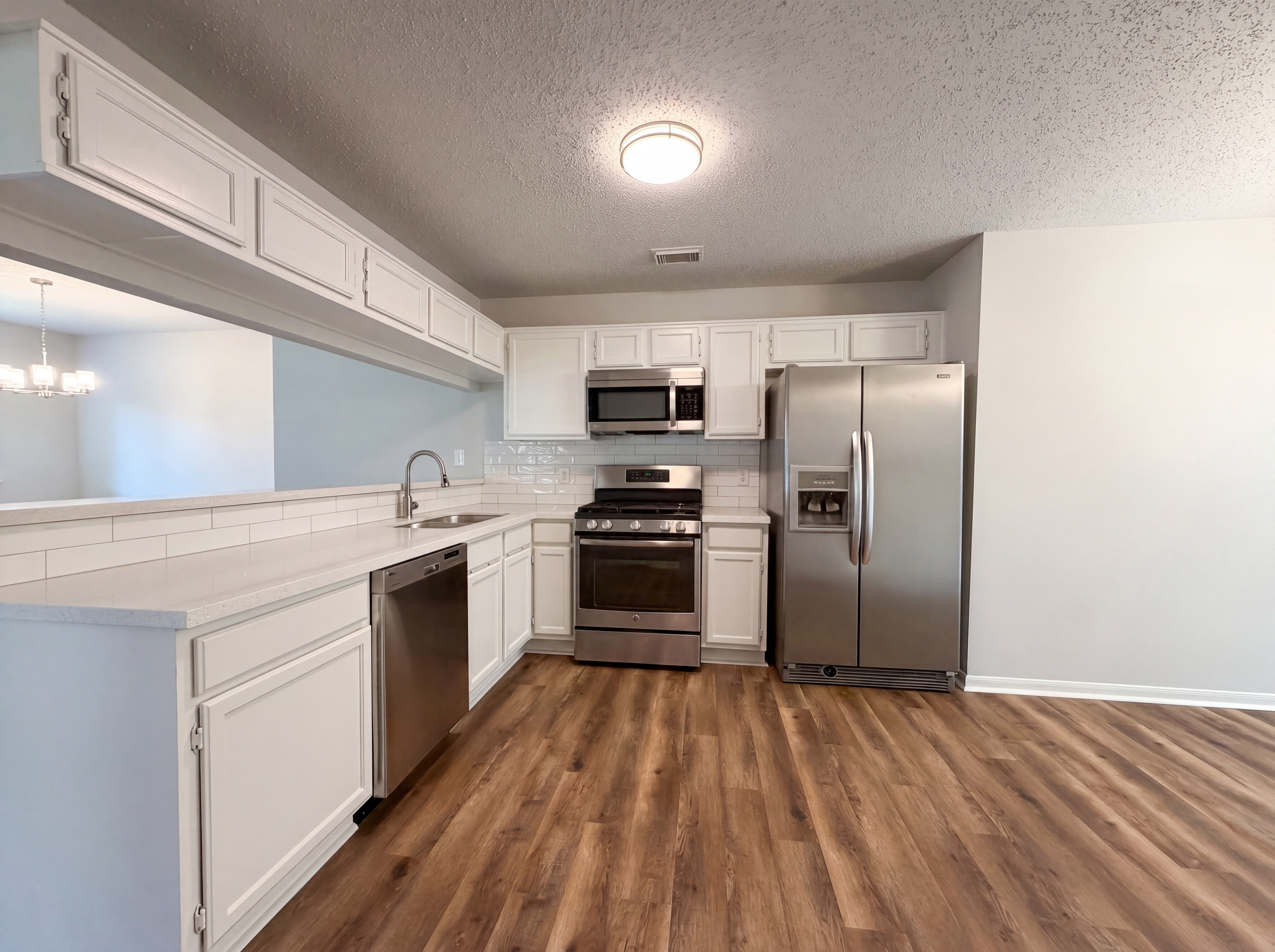 Photo 2 of 17 of 10422 Elk Point Ln, Houston, TX