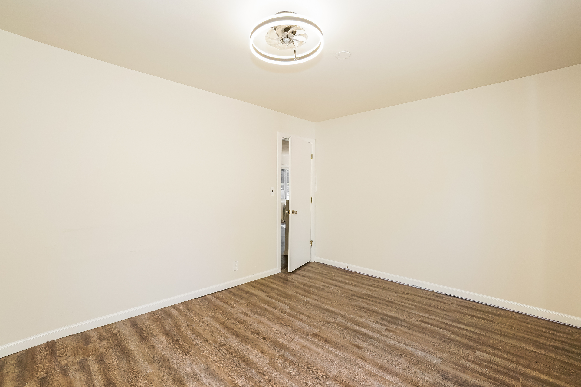 Photo 4 of 21 of 215 S Prairie Rd, New Lenox, IL