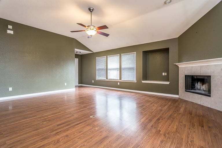 Photo 4 of 21 - 410 Stefhanie Dr, Celina, TX 75009