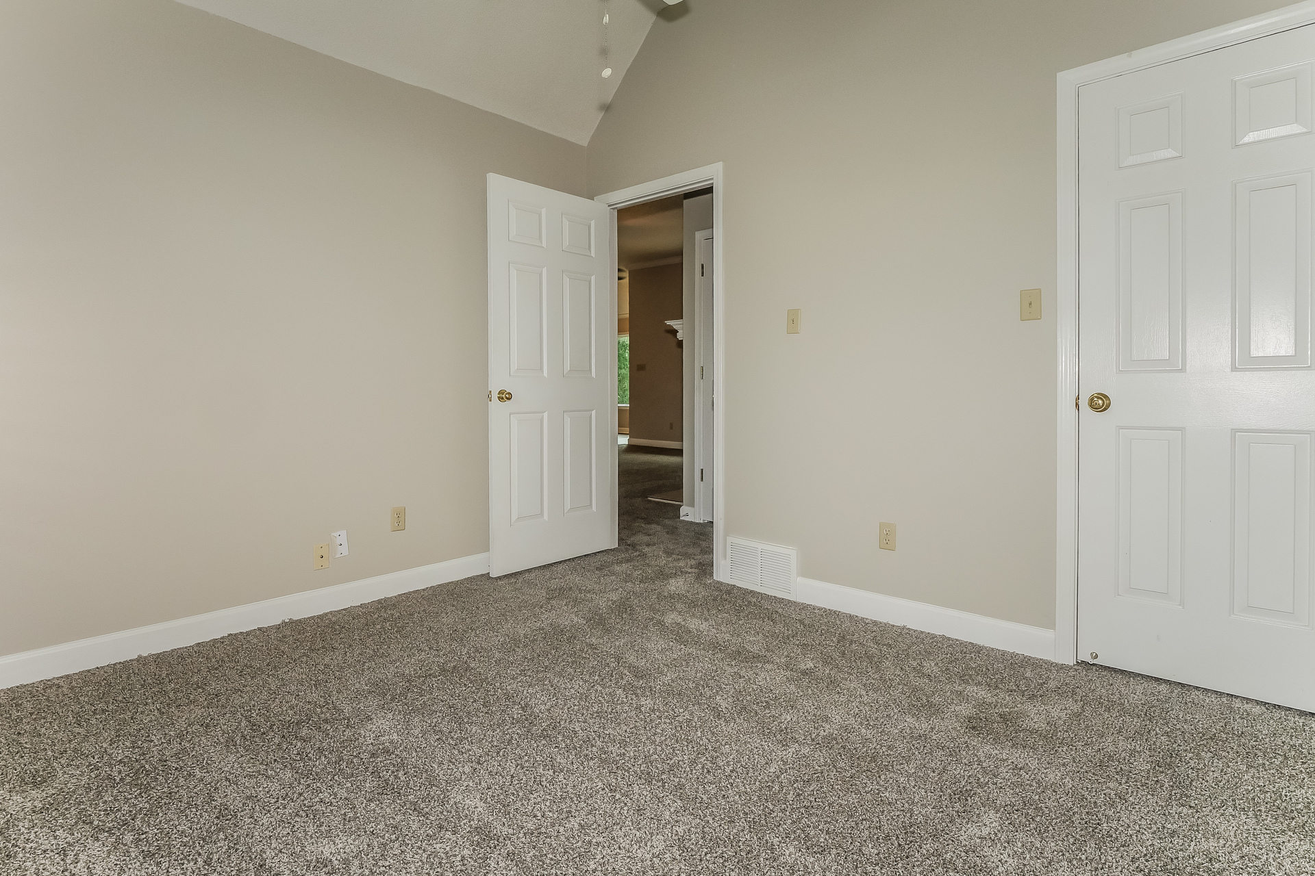 Photo 17 of 21 of 4635 Shadow Field Ln, Bartlett, TN