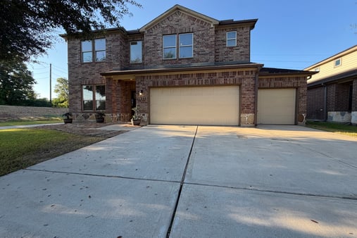 Photo 1 of 24 of 5923 Carnaby Ln, Rosenberg, TX