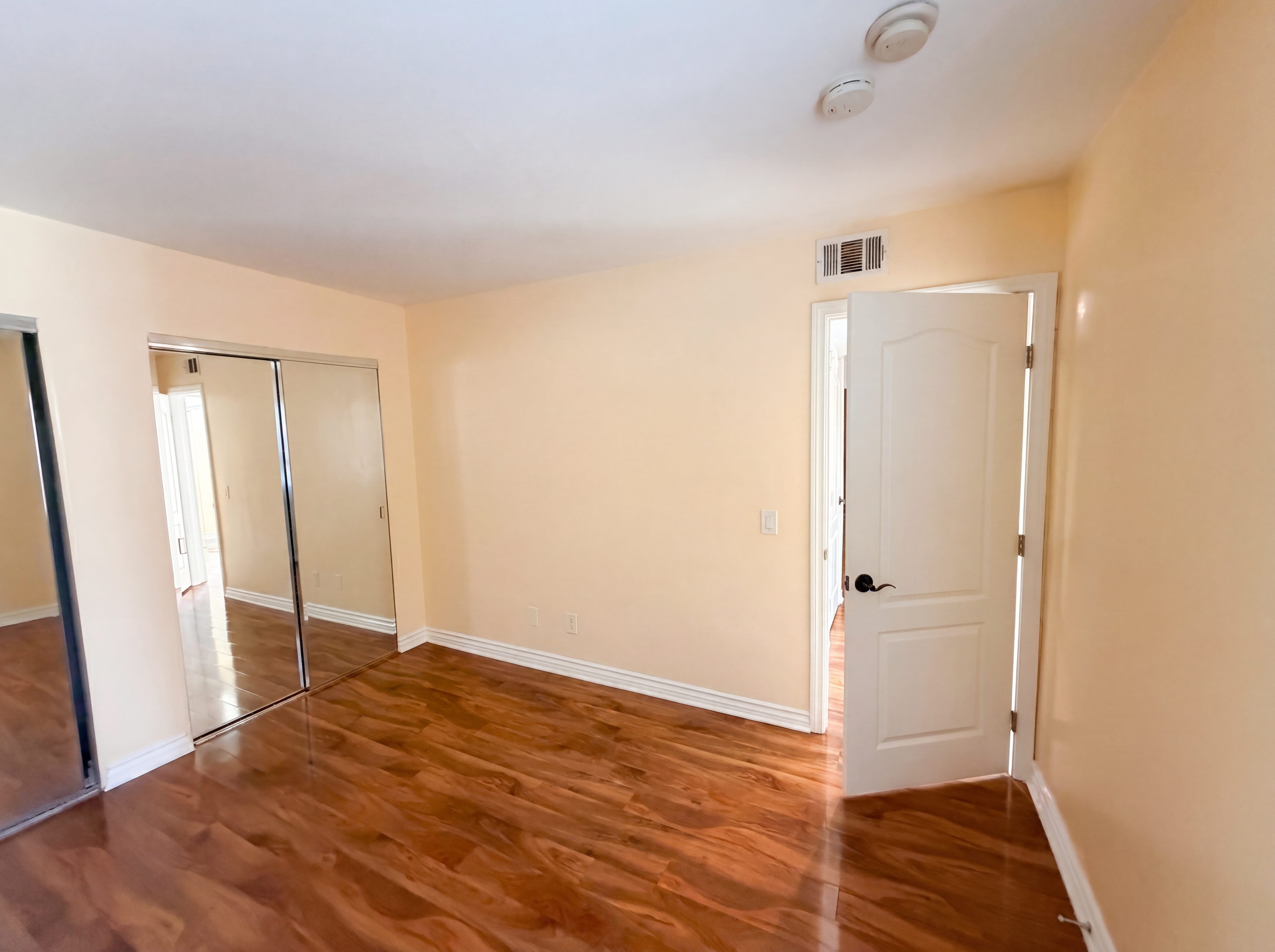 Photo 17 of 31 of 920 S Palmetto Ave, Ontario, CA
