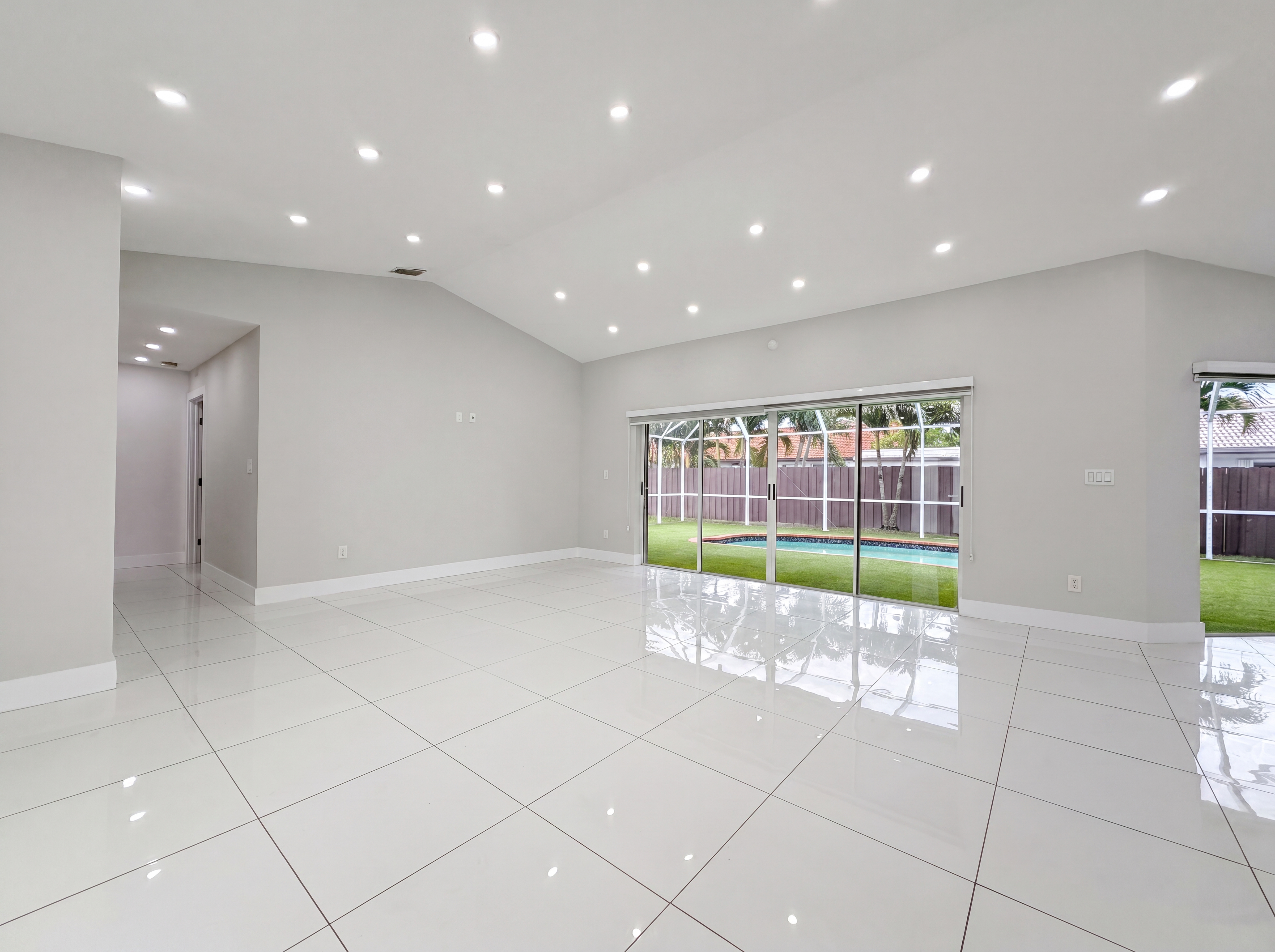 Photo 3 of 25 of 16571 SW 145th Ave, Miami, FL