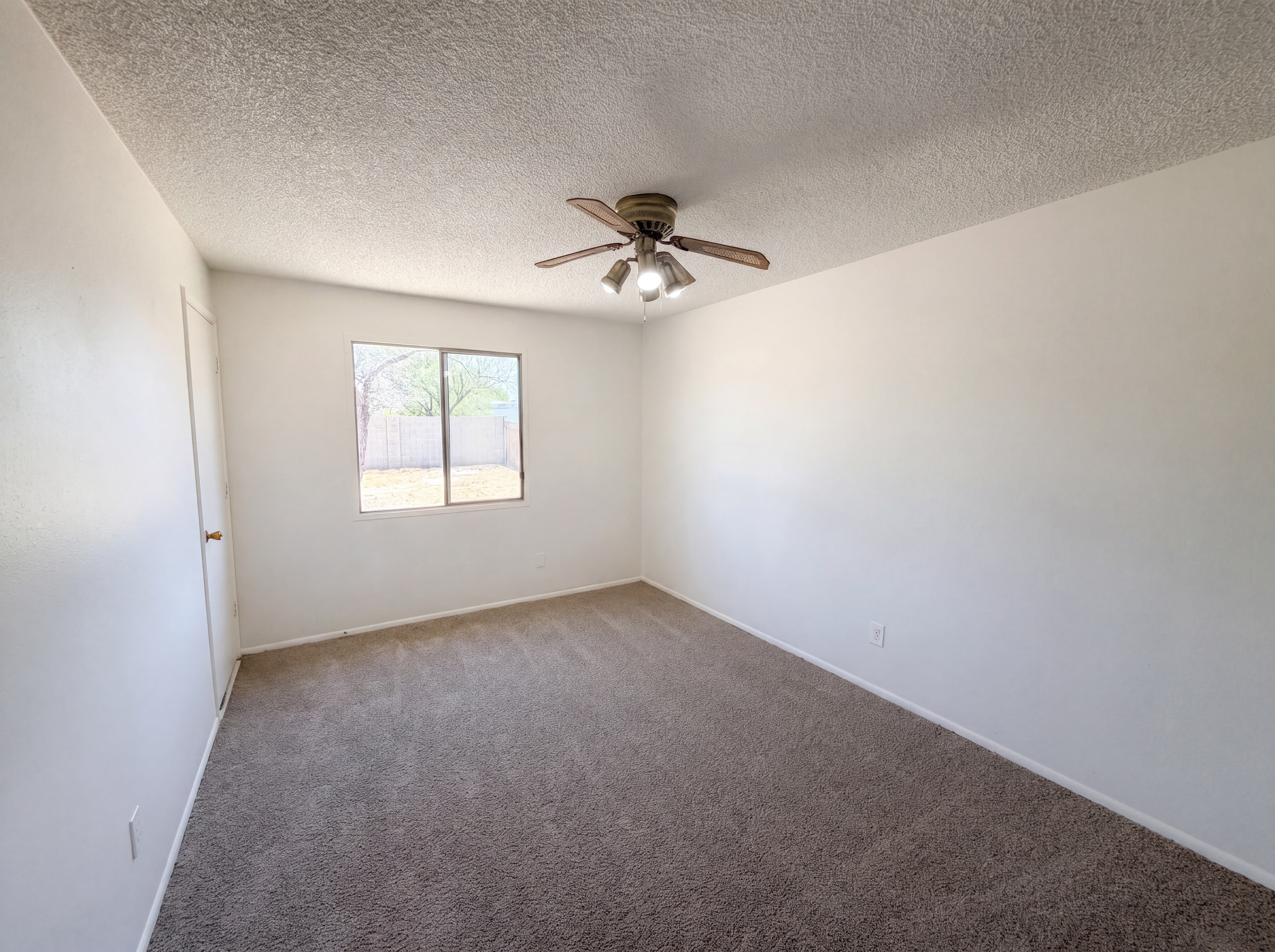 Photo 12 of 19 of 2831 N 70th Dr, Phoenix, AZ