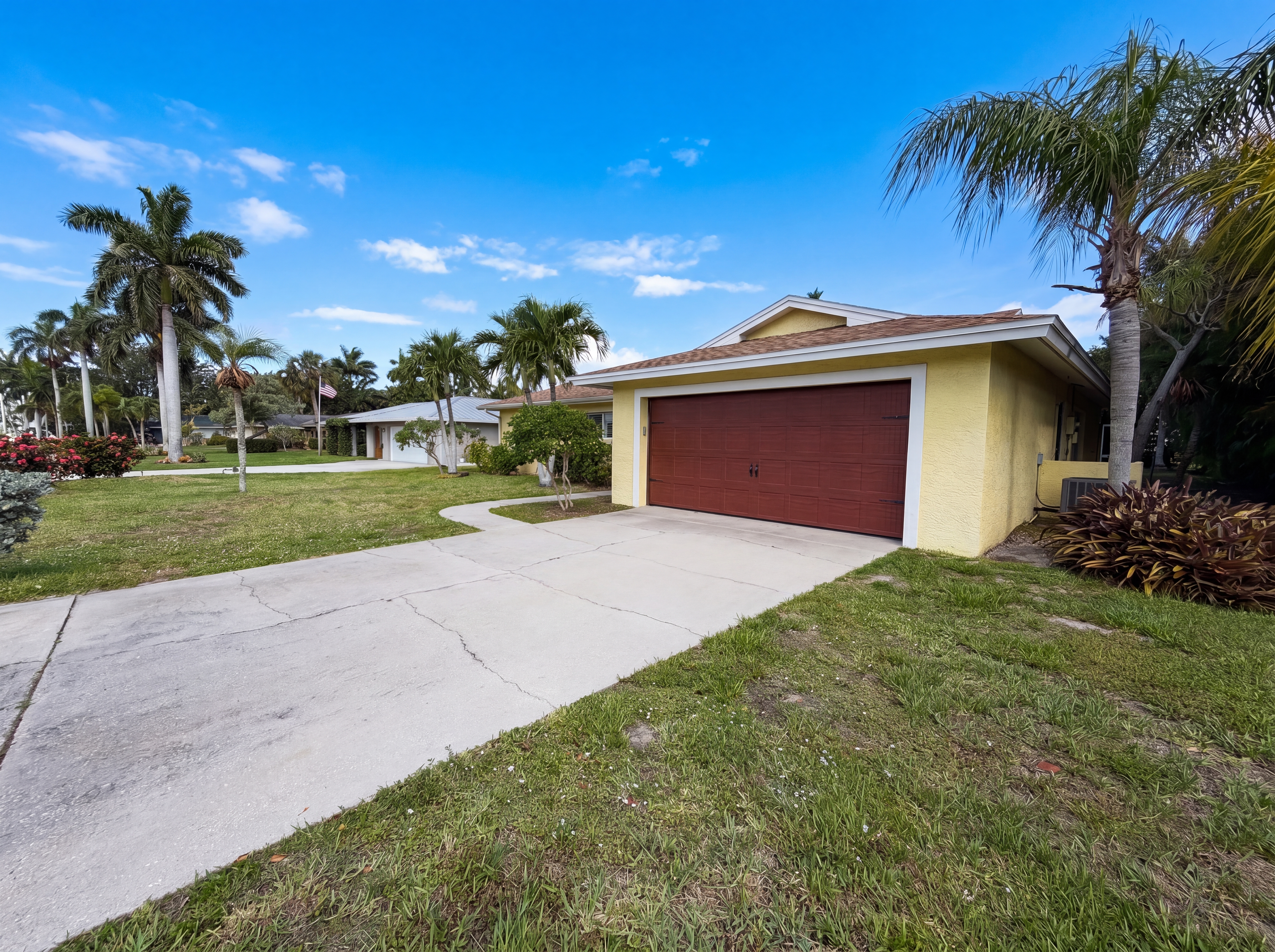 Photo 24 of 33 of 5644 Eichen Cir W, Fort Myers, FL