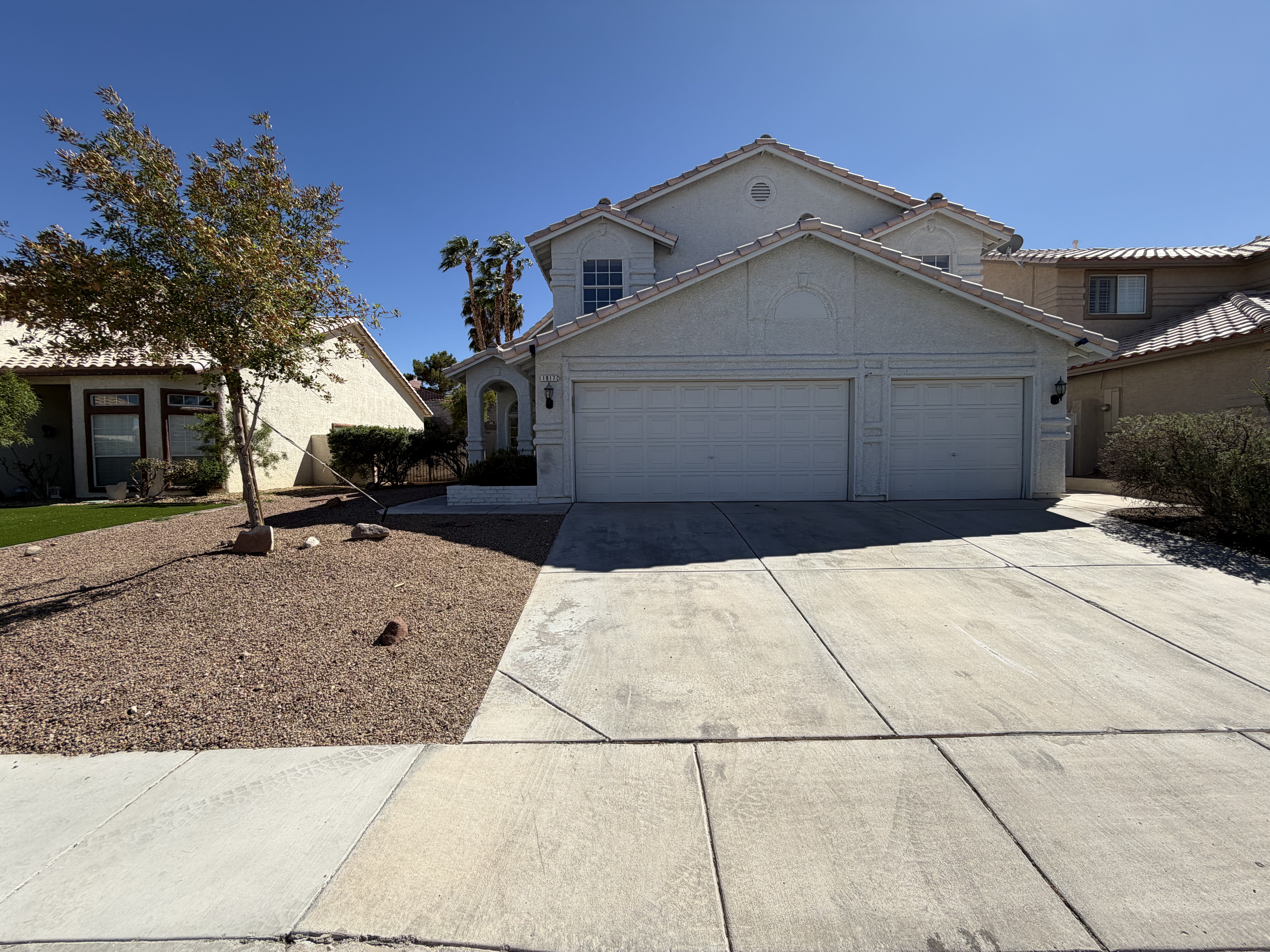 Photo 7 of 41 of 1917 Altivo Dr, Henderson, NV