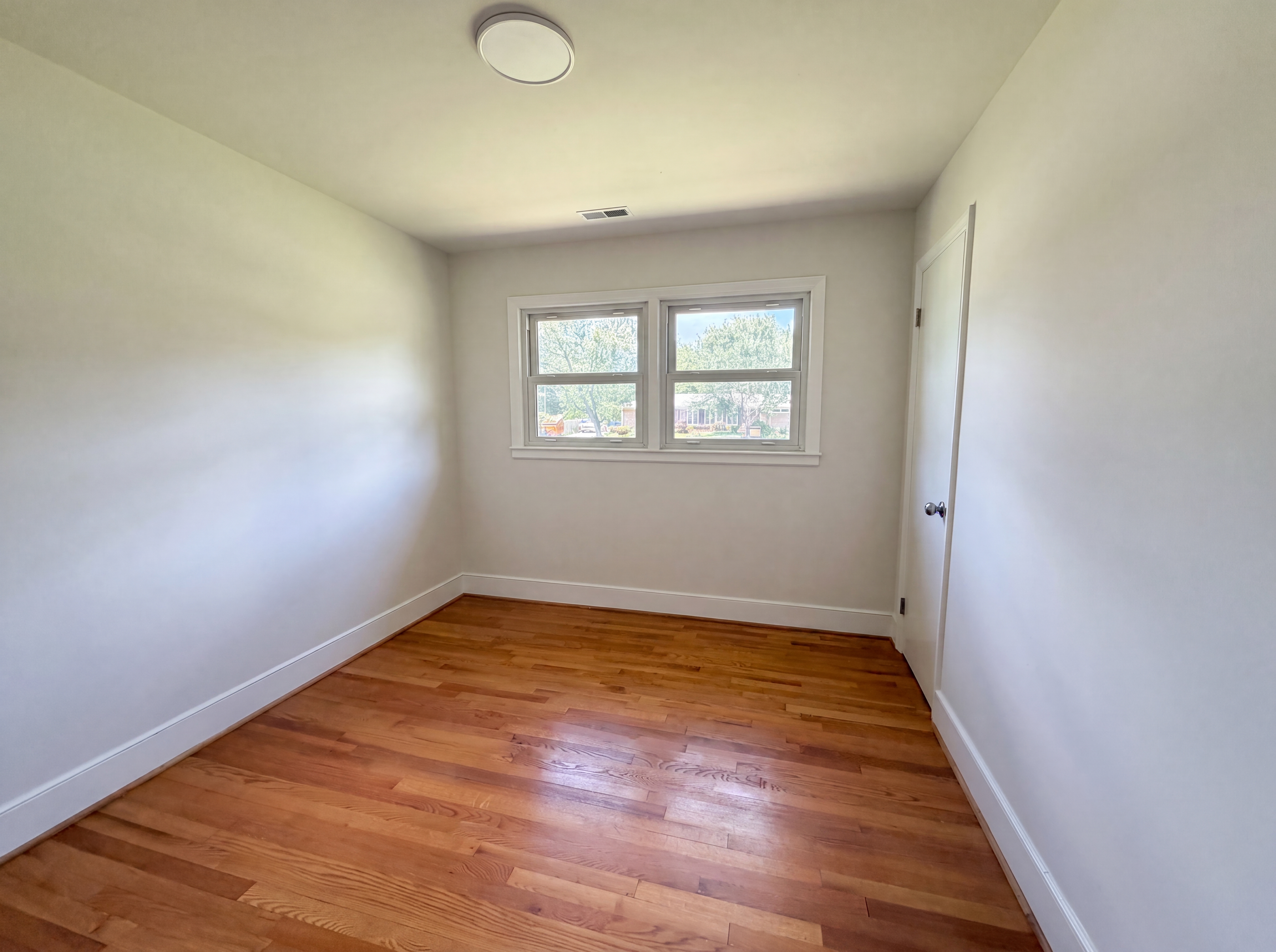 Photo 4 of 17 of 1911 Amberhill Ln, Charlotte, NC