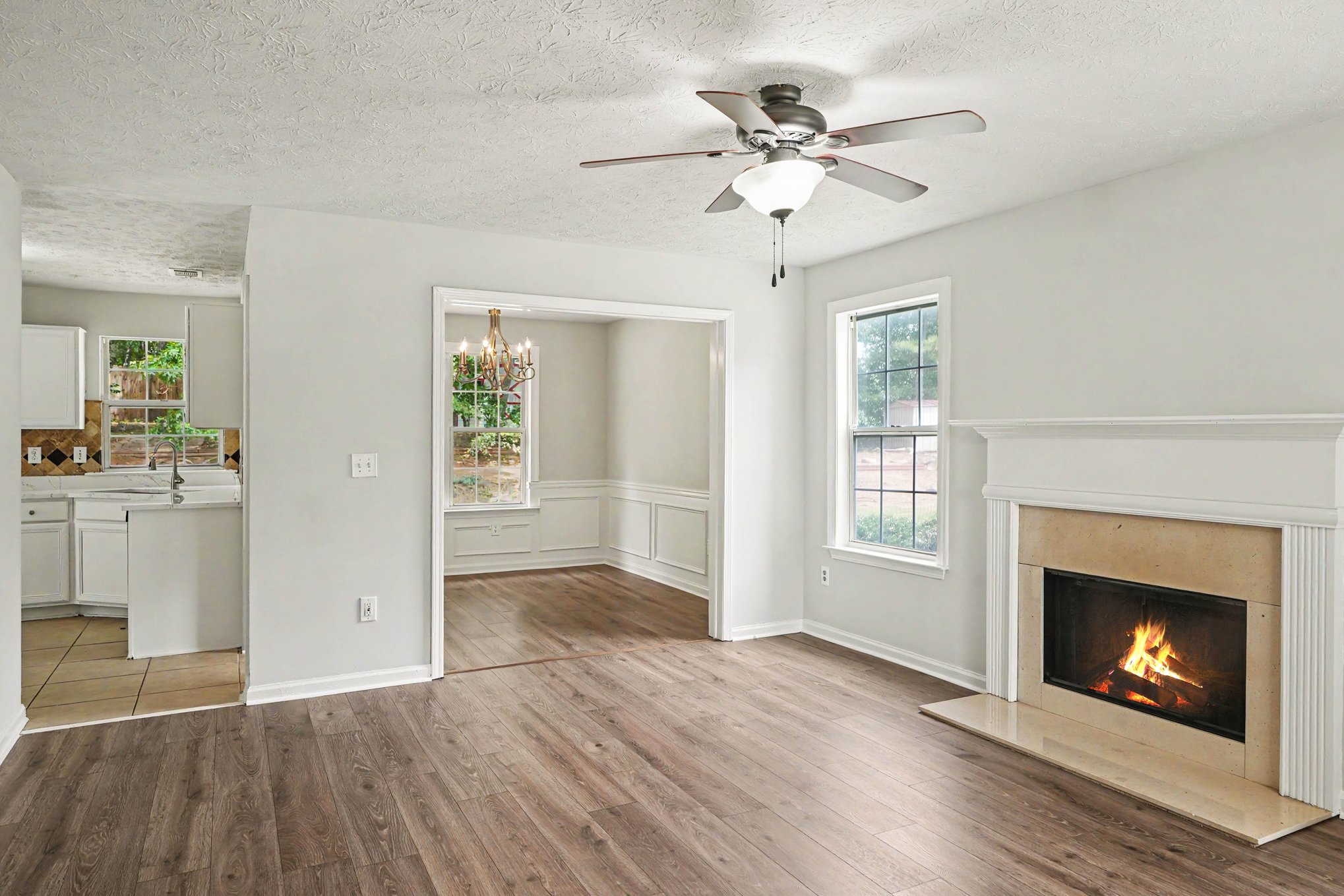 Photo 3 of 20 of 10502 Irongate Ln, Jonesboro, GA