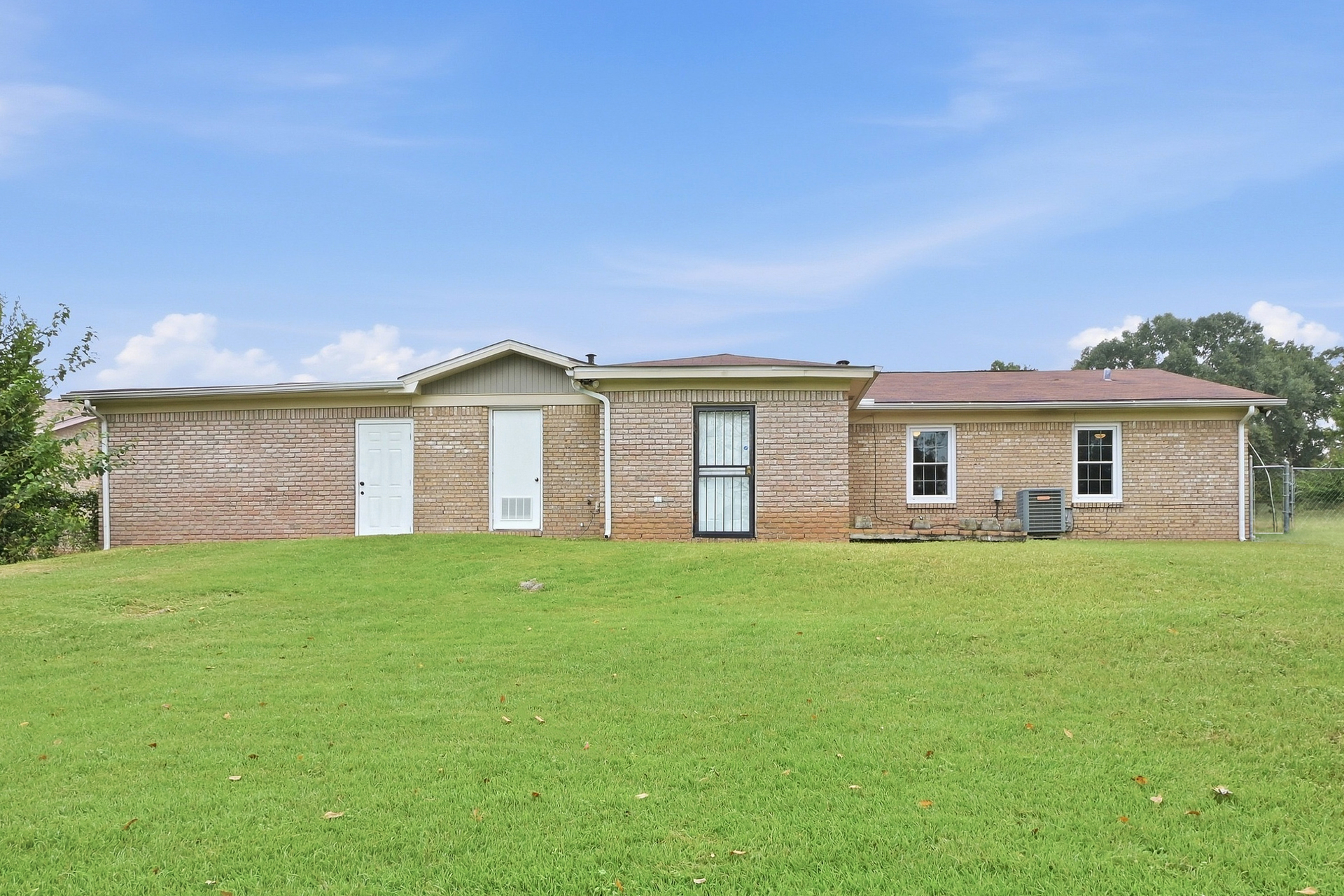 Photo 5 of 18 of 4104 Curry St, Columbus, GA