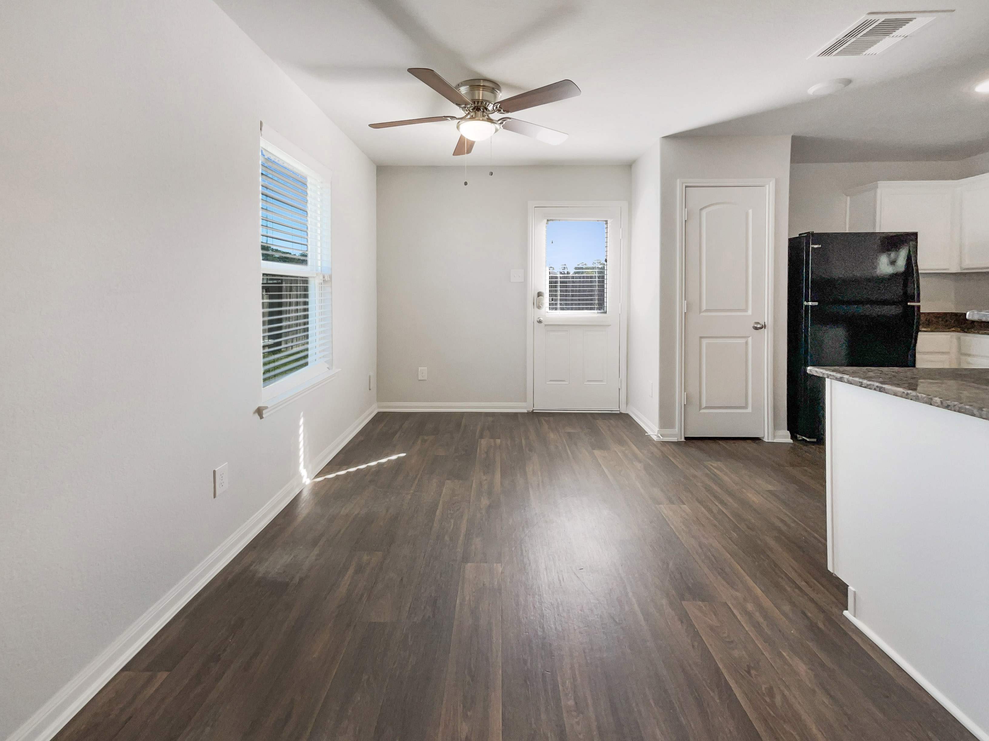 Photo 10 of 17 of 28025 Irving Dr, Magnolia, TX
