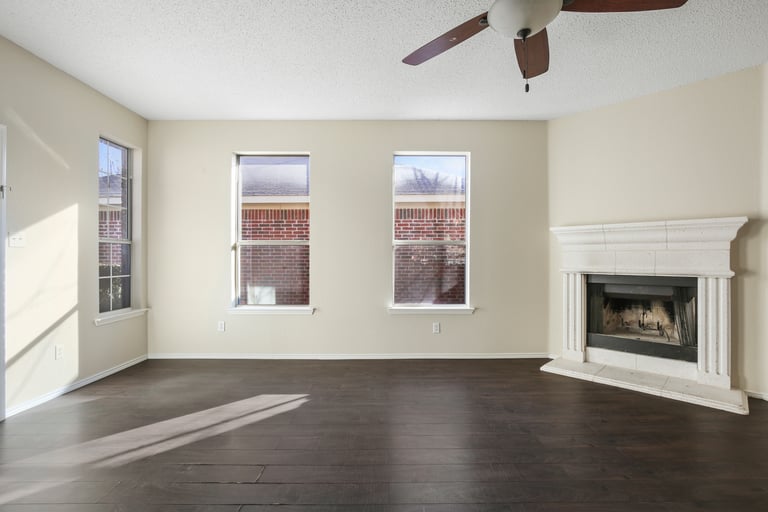 Photo 6 of 25 - 6337 Downeast Dr, Fort Worth, TX 76179