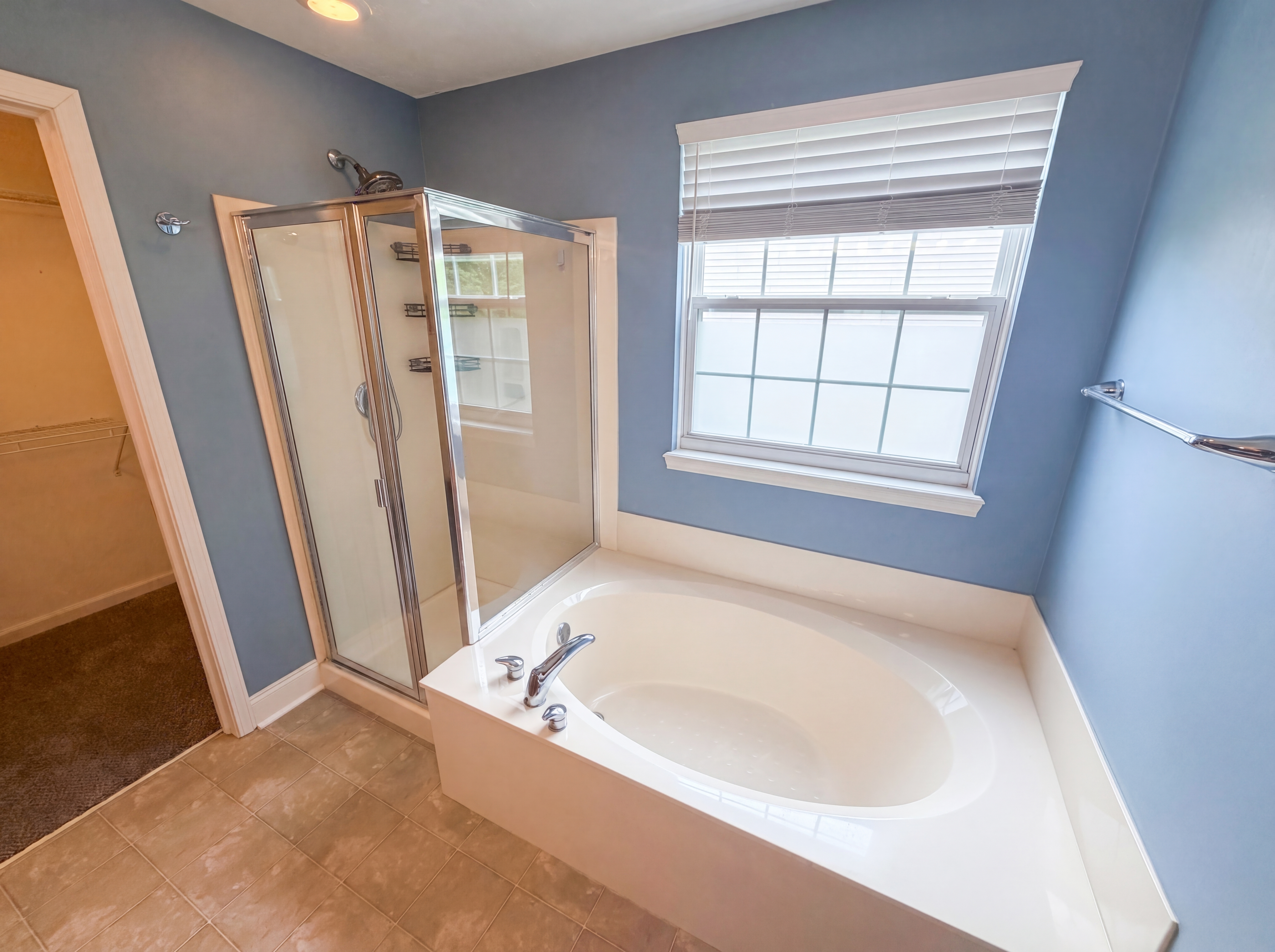 Photo 17 of 37 of 11871 Gatwick View Dr, Fishers, IN