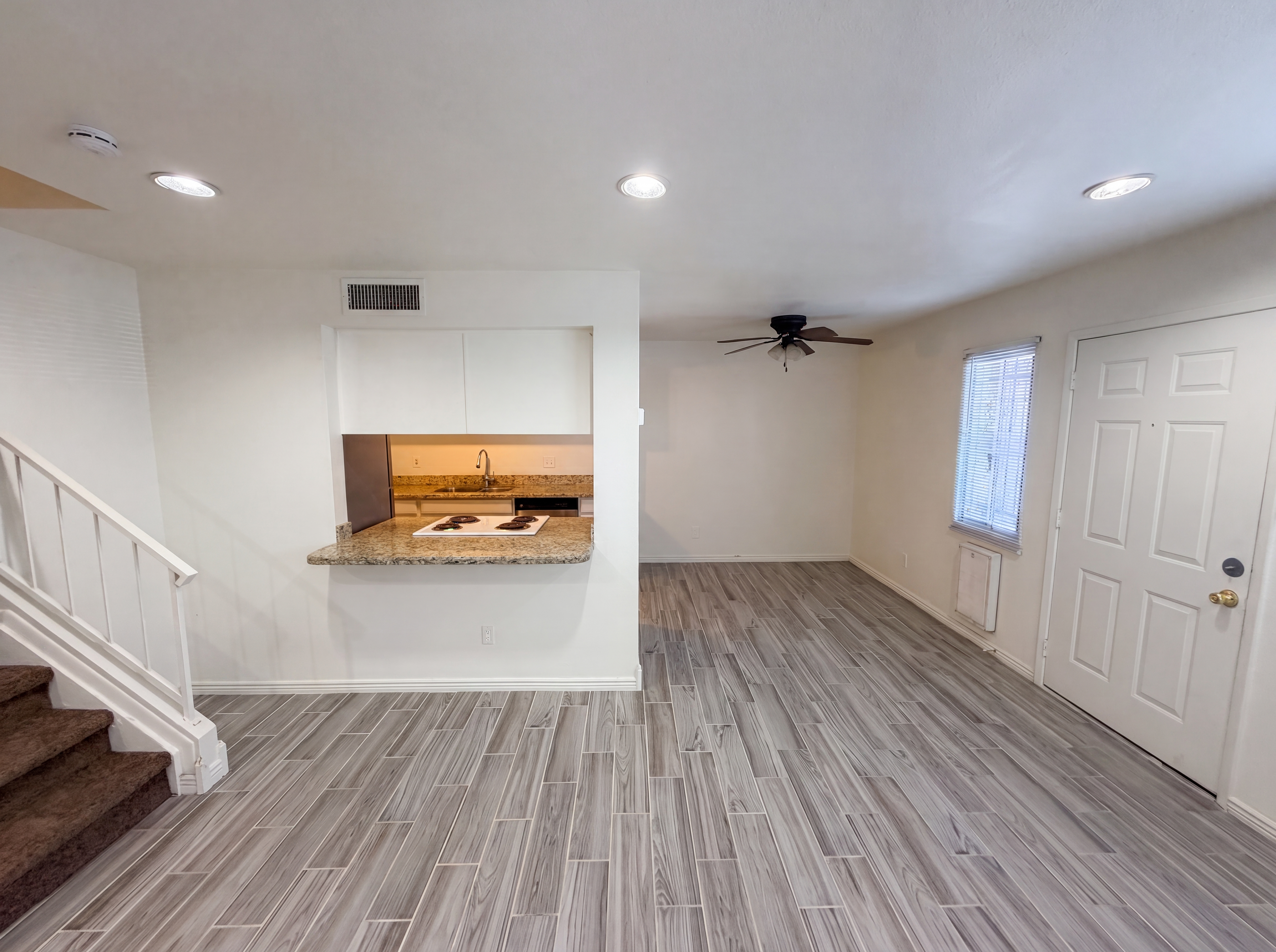Photo 3 of 17 of 8446 N 34th Dr, Phoenix, AZ