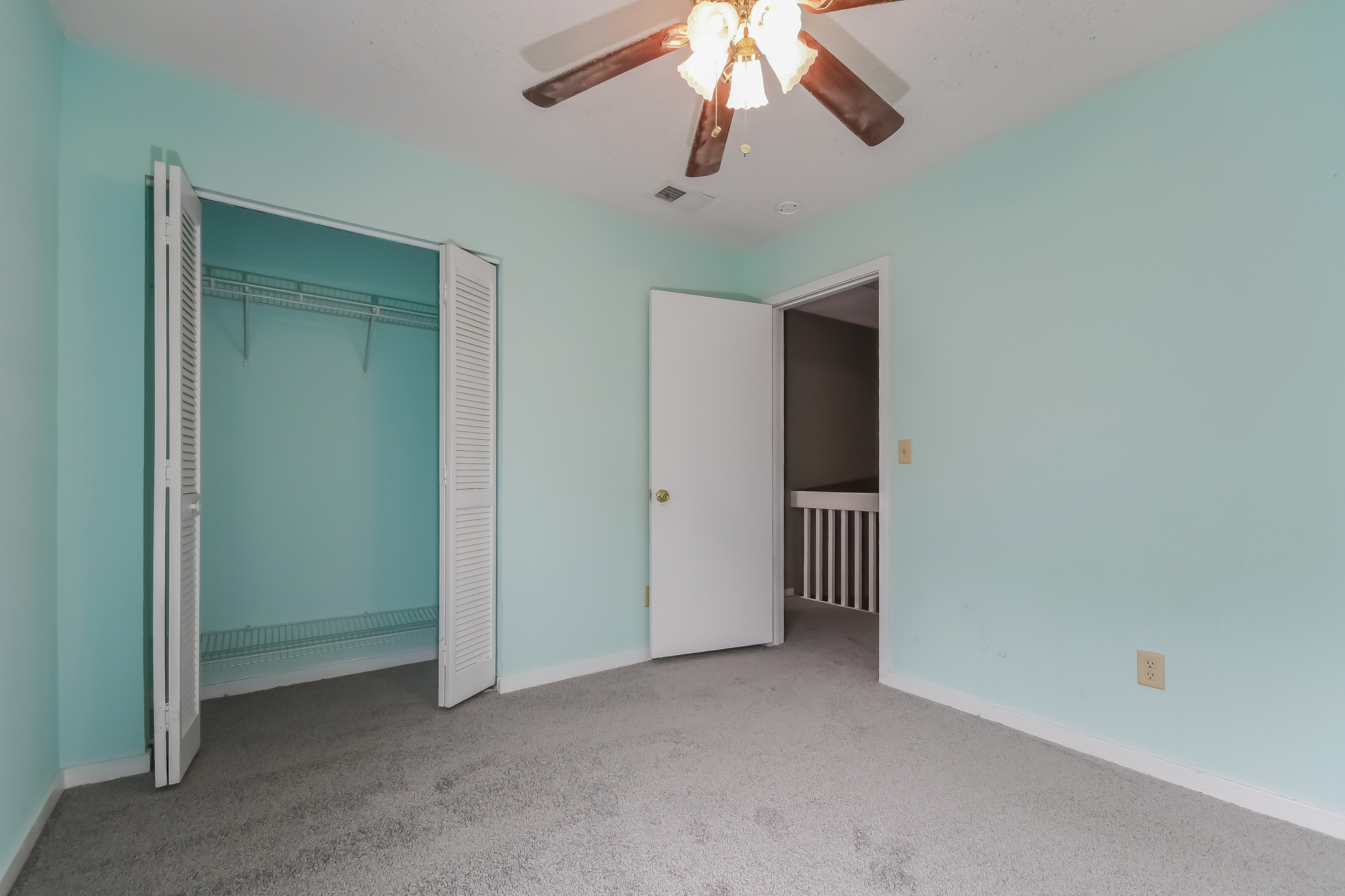 Photo 16 of 22 of 2054 Willowdale Ct, Mount Pleasant, SC
