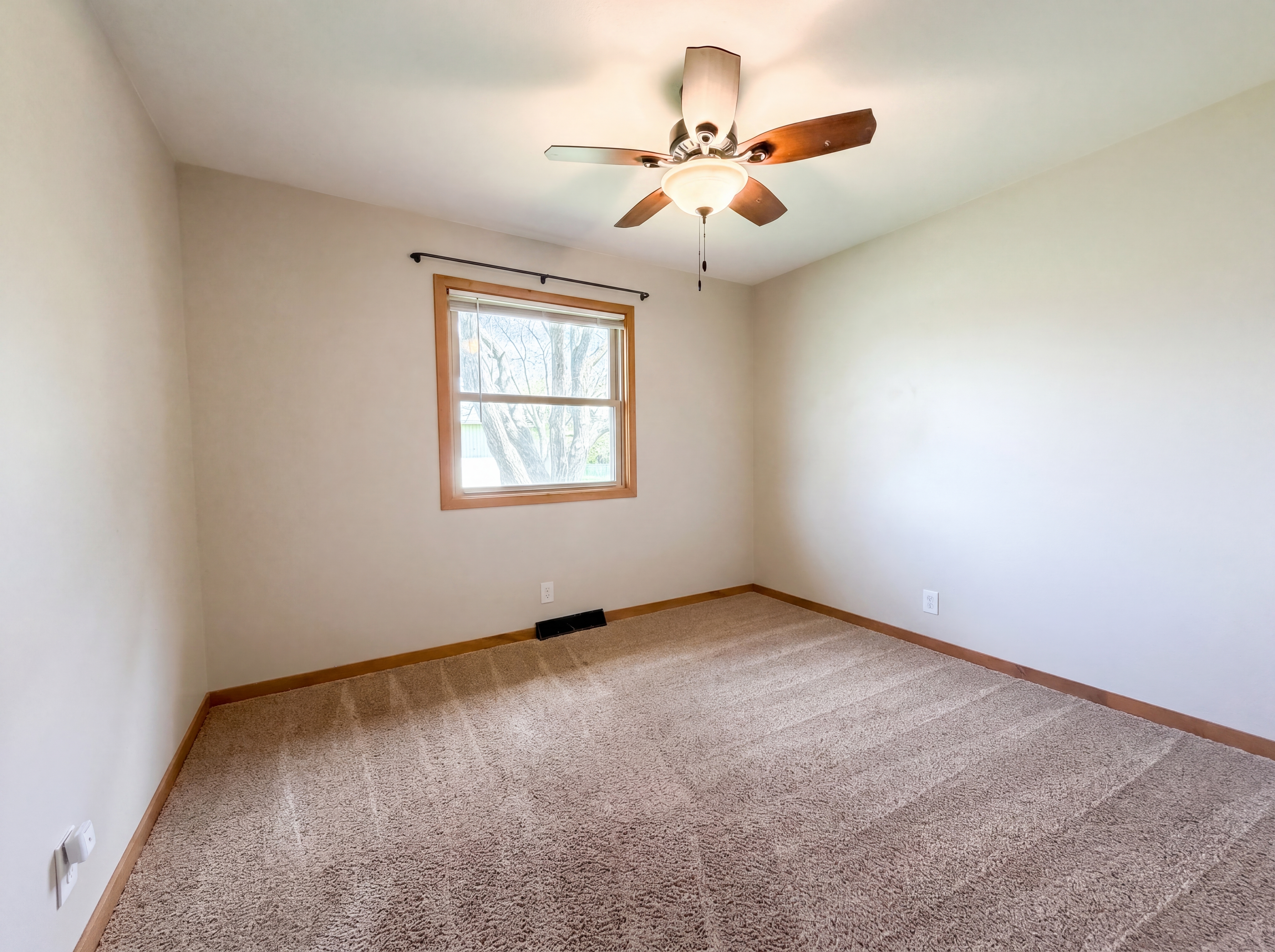 Photo 13 of 25 of 608 Lower Heritage Way, Farmington, MN